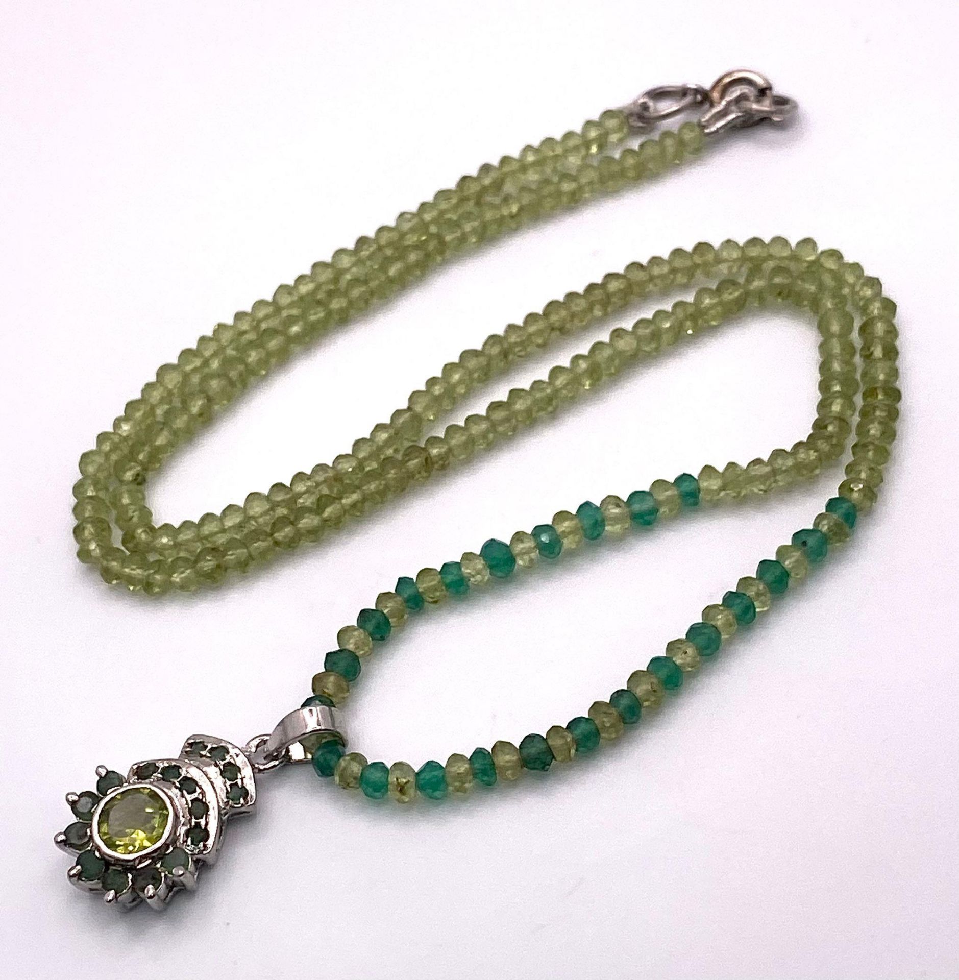 A Peridot & Green Onyx Beaded Necklace with Pendant drop Plus a Pair of Peridot Earrings. Set in 925 - Image 2 of 4
