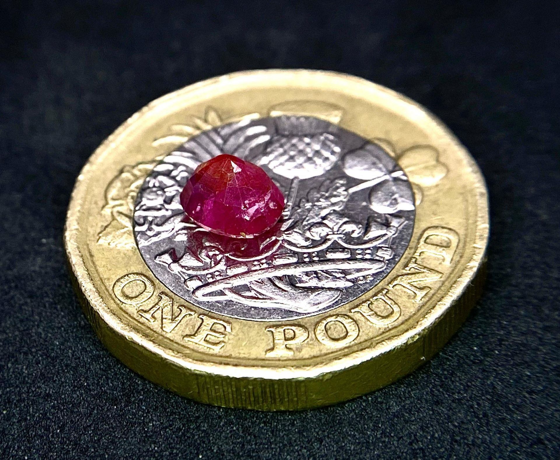 A 1.09ct Untreated Afghanistan Rare Pigeon Blood Red Ruby, in the Oval shape cut. Comes with the - Bild 5 aus 6