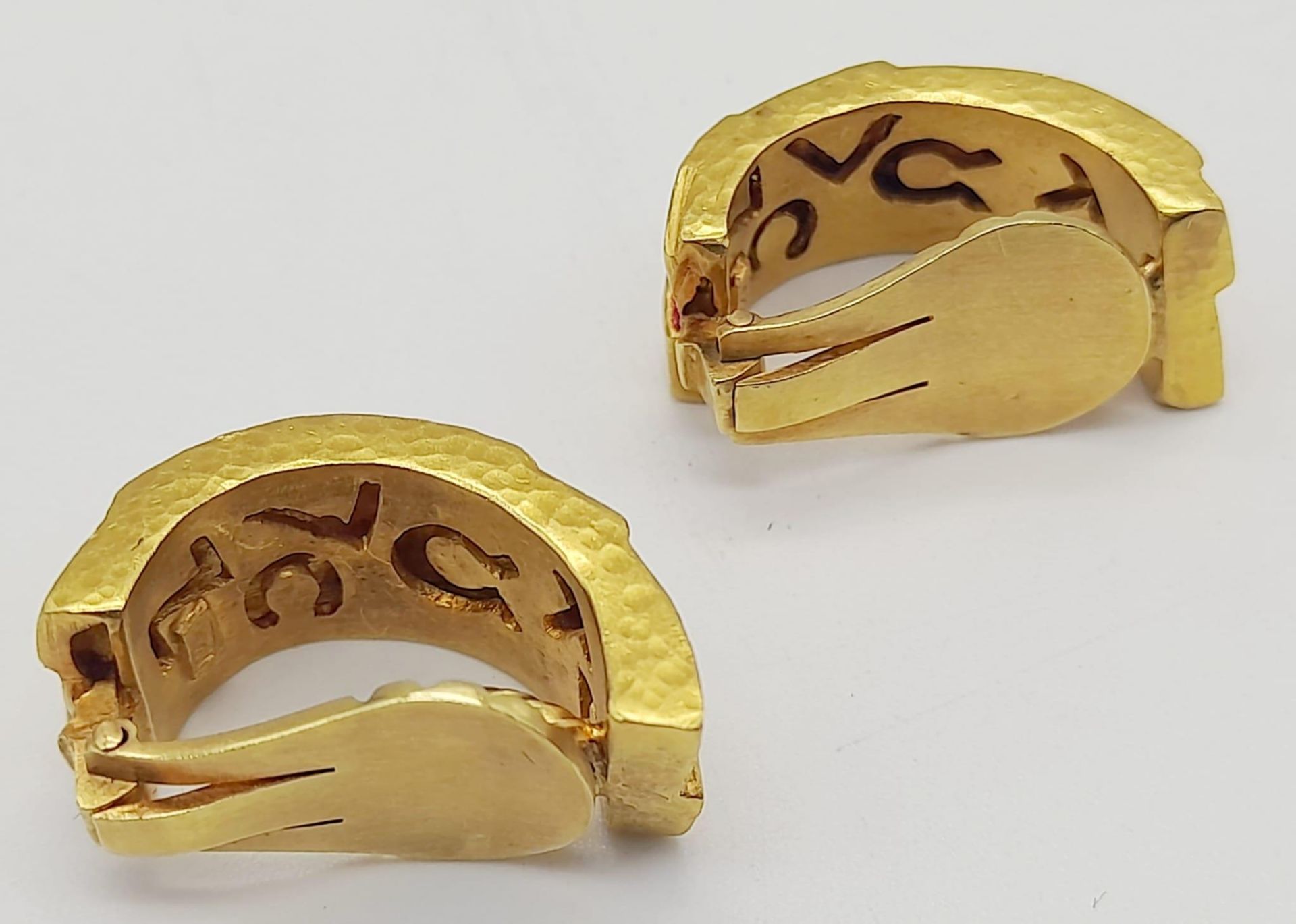 A spectacular 22 K yellow gold clip earrings with diamonds, by the renowned Greek designer - Image 4 of 7