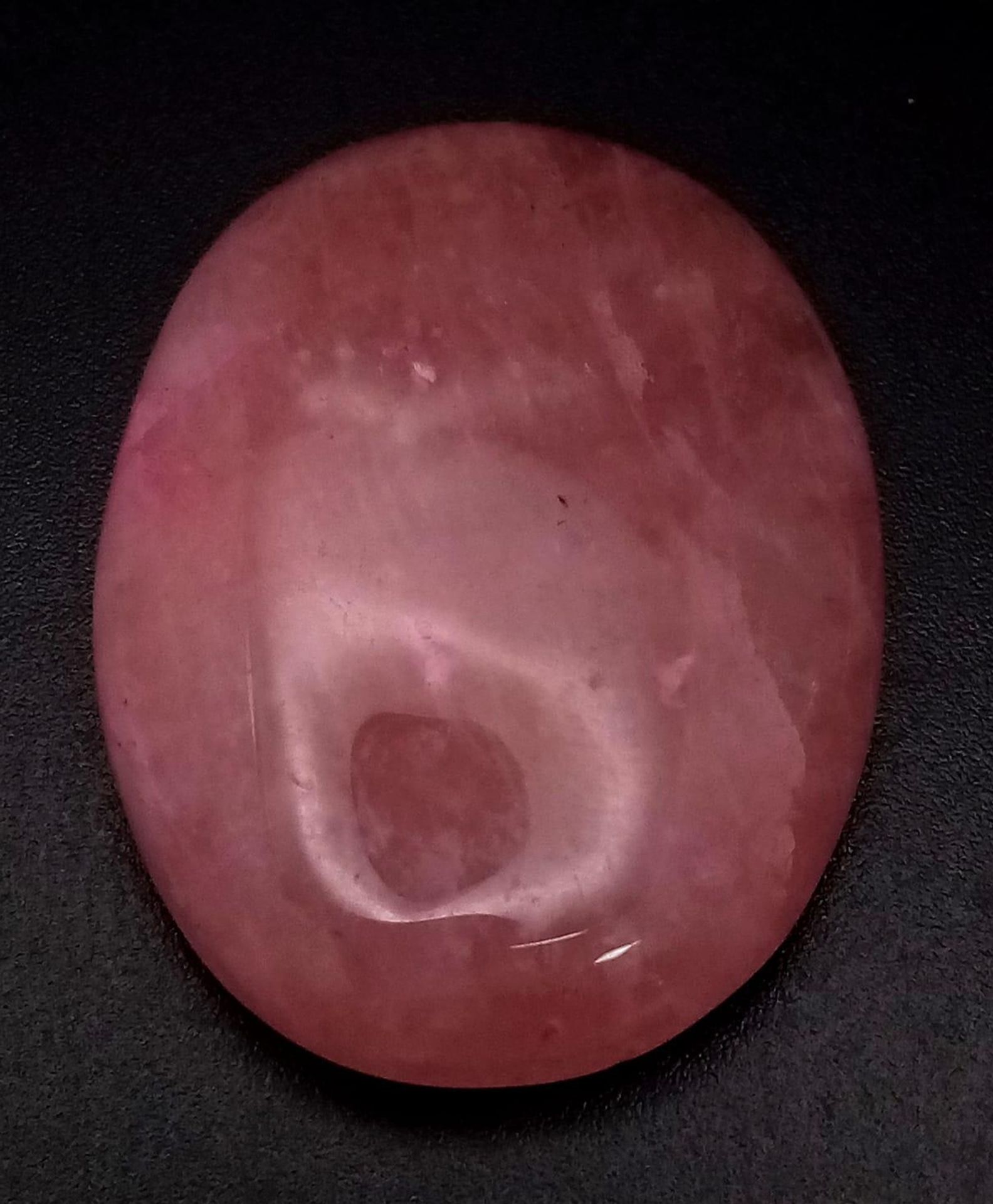 A 68.50ct Natural Madagascar Rose Quartz, in Oval Cabochon shape. Comes with the GLI certificate. - Bild 3 aus 4