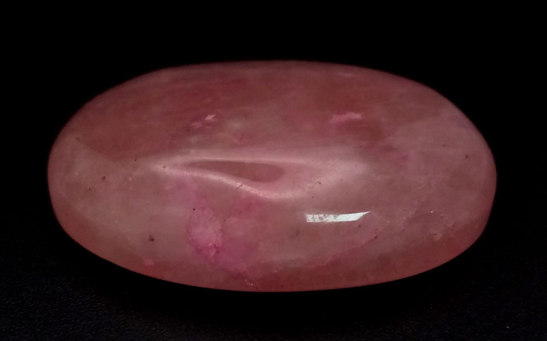 A 68.50ct Natural Madagascar Rose Quartz, in Oval Cabochon shape. Comes with the GLI certificate. - Bild 2 aus 4