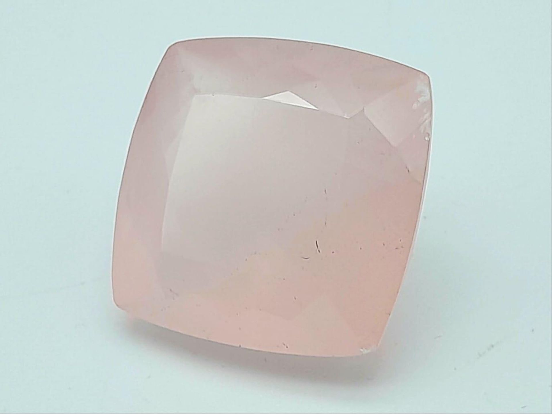 A 51.35 Ct Faceted Rose Quartz in Square Shape. GLI Certified. - Bild 2 aus 3