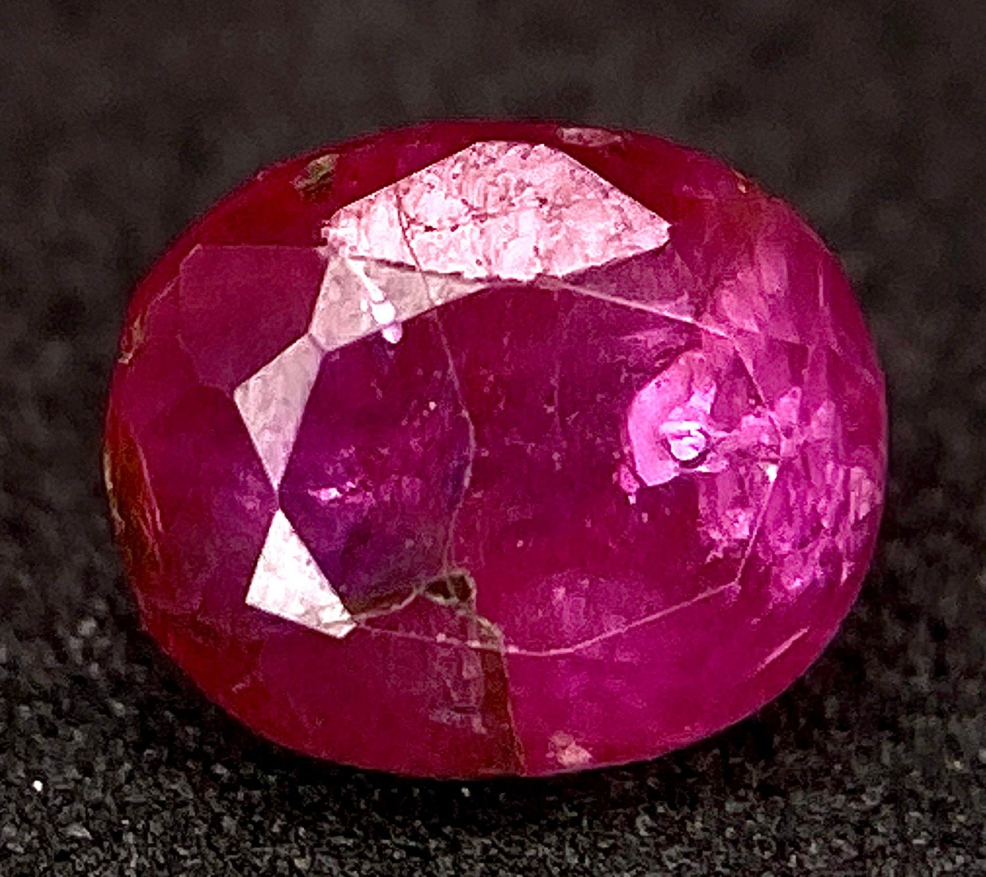 A 1.09ct Untreated Afghanistan Rare Pigeon Blood Red Ruby, in the Oval shape cut. Comes with the - Bild 4 aus 6