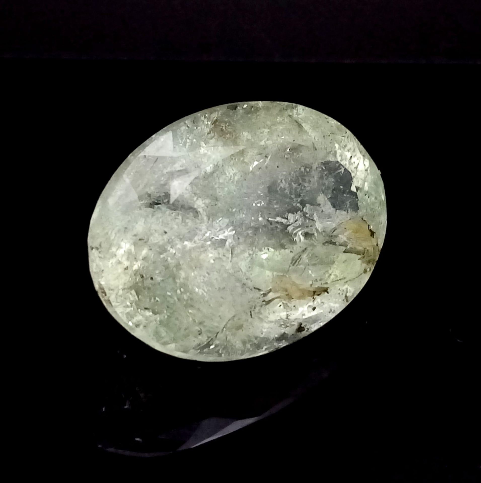 A 24.80ct Brazilian Green Beryl Gemstone. ITLGR Certified Untreated. - Image 3 of 4