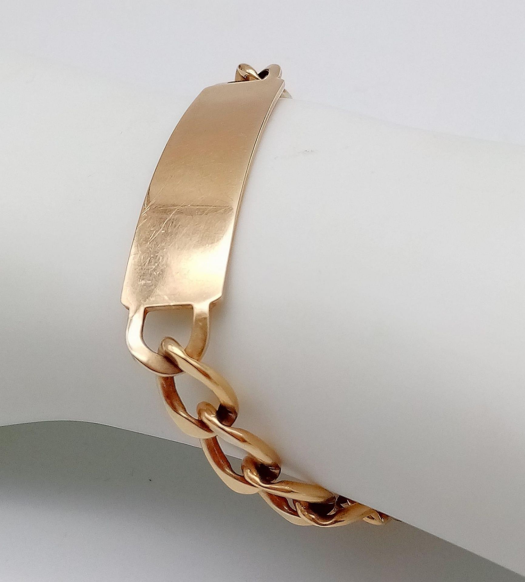 A vintage 9K Gold Curb Chain Men's ID Bracelet. Fully hallmarked, measures 22cm in length. Not - Image 4 of 5