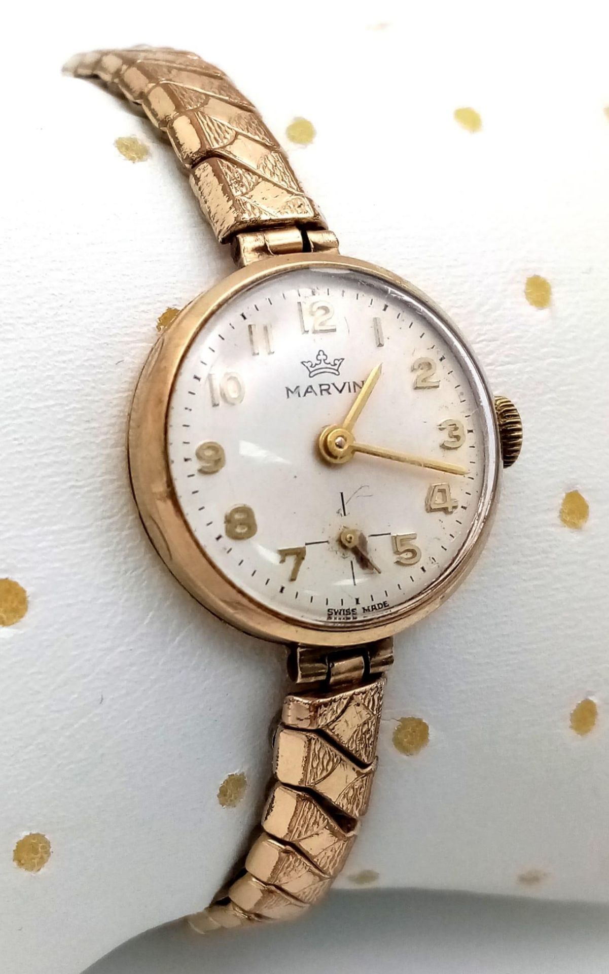 A Vintage 9K Gold Cased Marvin Ladies Watch. Expandable gilded bracelet. 9K gold case - 21mm.
