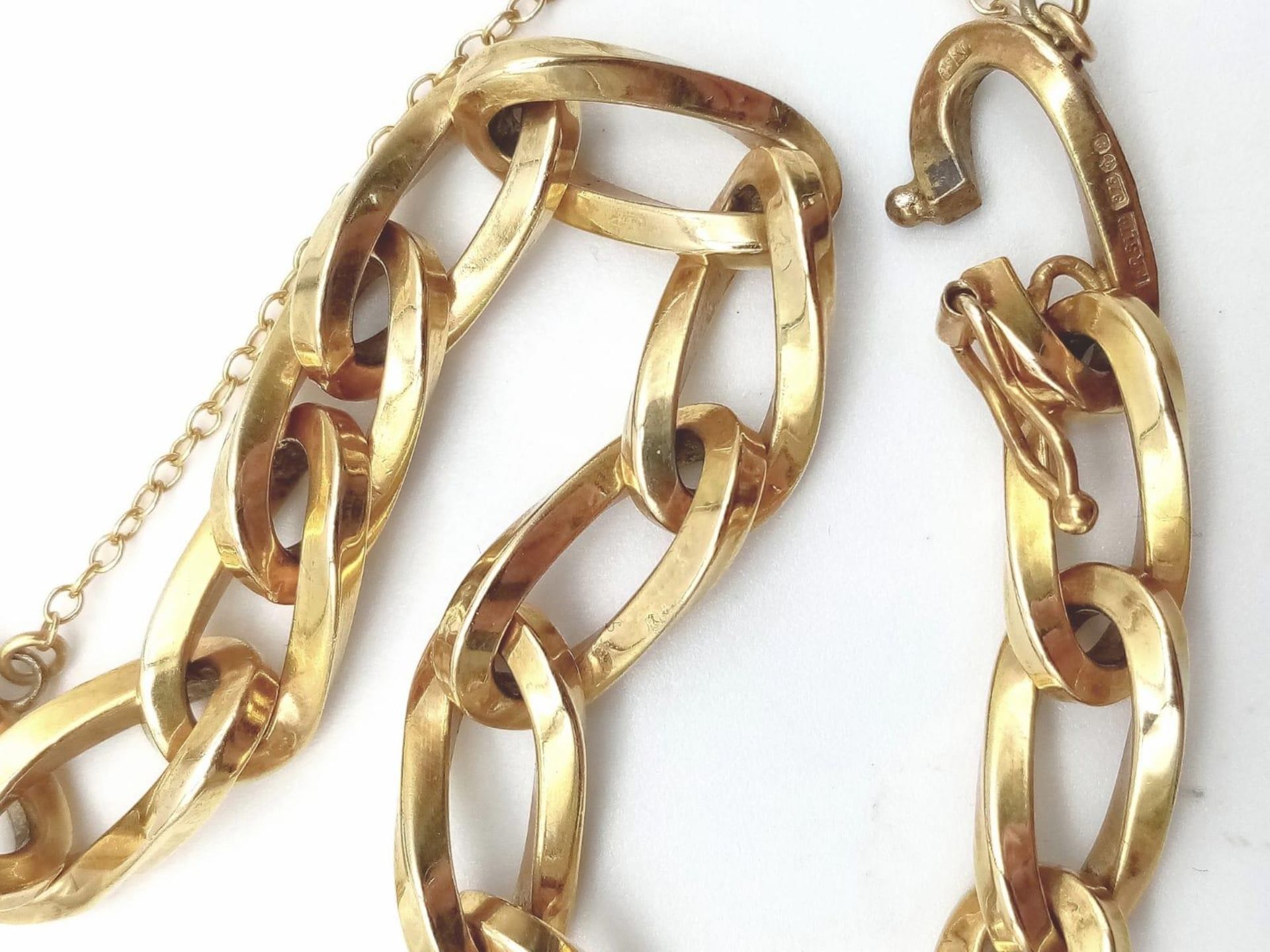 A Vintage Chunky 9K Yellow Gold Curb Link Bracelet. 19cm. 25.45g weight. - Image 3 of 5