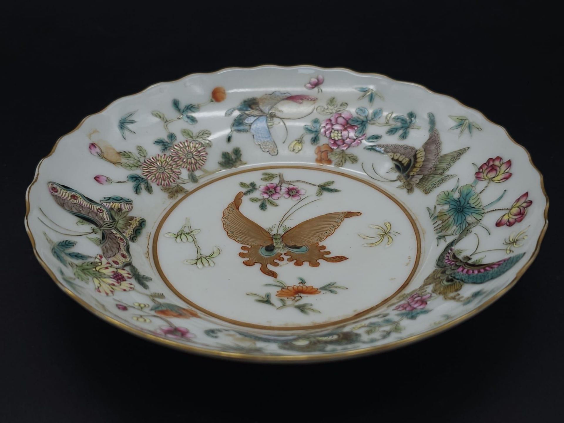 A set of 4 Daoguang (1820-1850) Era Dishes. Beautifully decorated with a iridescent floral & - Image 14 of 23