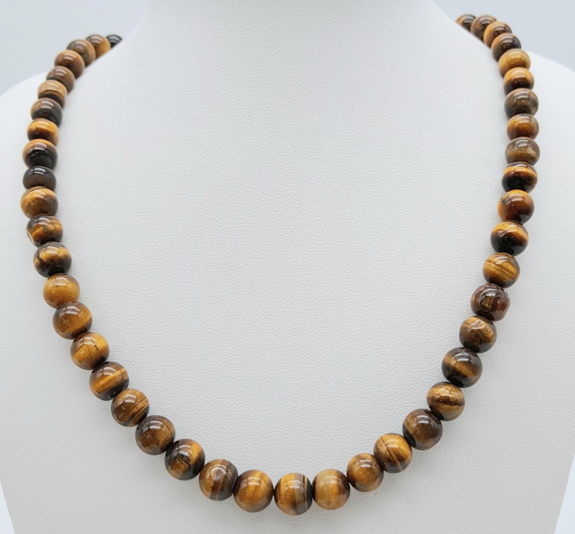 A Vintage Tigers Eye Bead Necklace. Screw clasp. 46cm