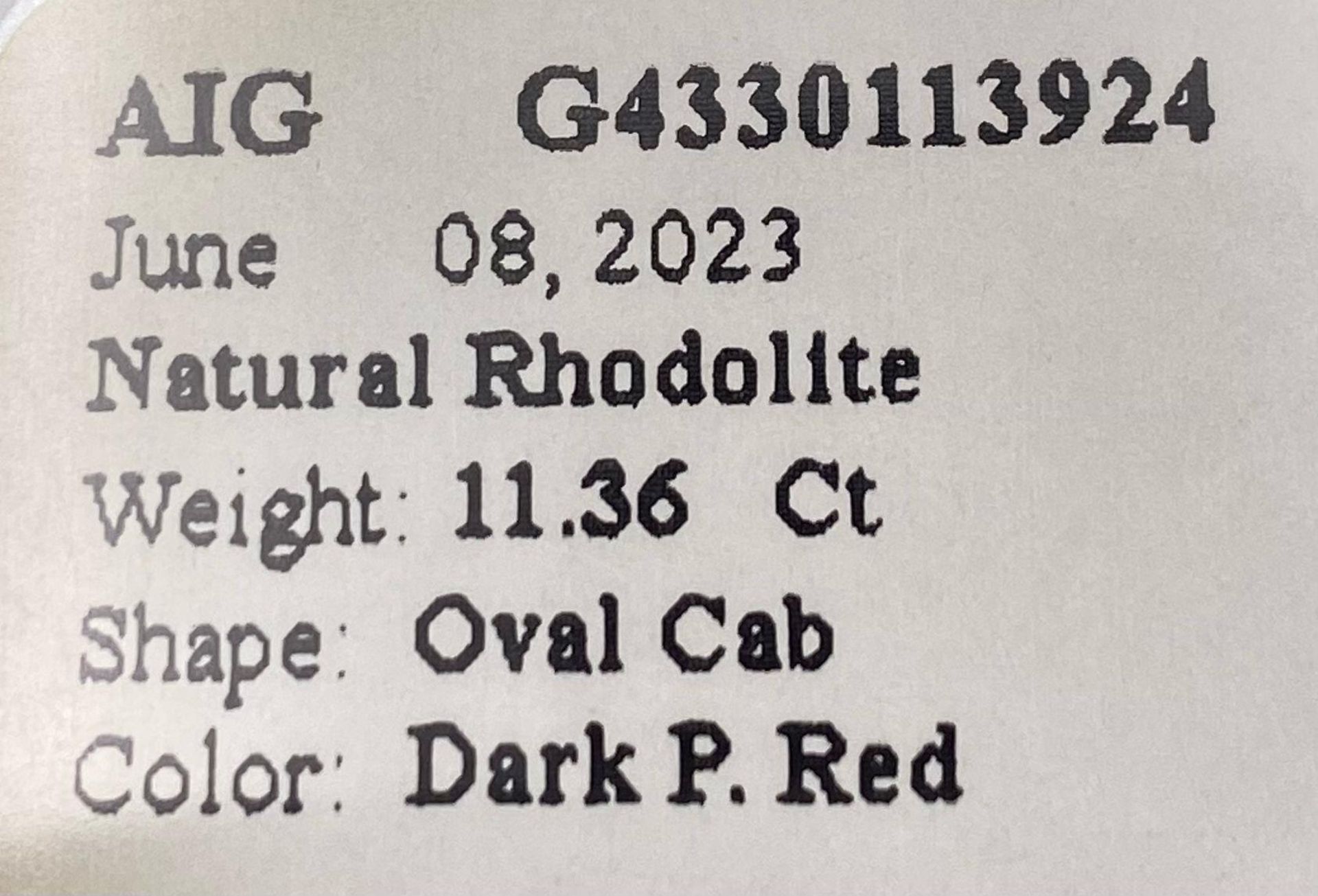 A 11.36ct Natural Rhodolite Garnet, in the Oval Cabochon shape. Comes with the AIG Milan - Bild 3 aus 4