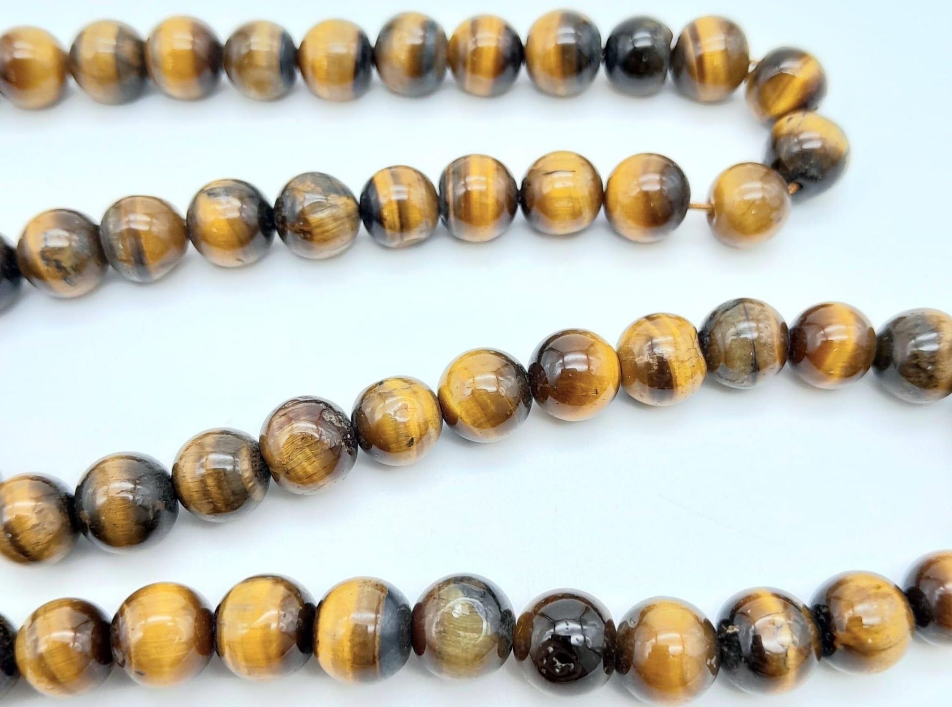 A Vintage Tigers Eye Bead Necklace. Screw clasp. 46cm - Image 4 of 5
