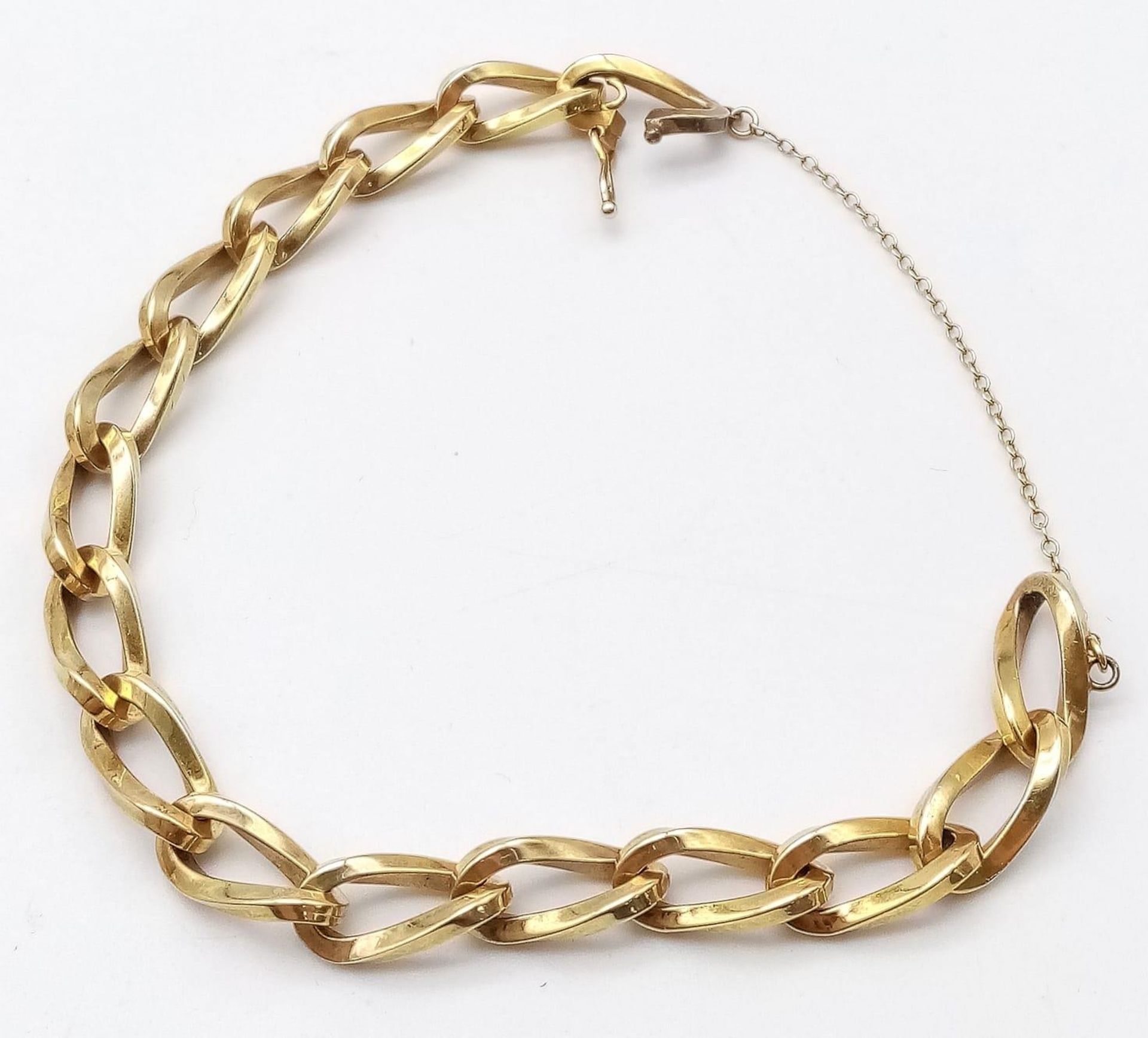A Vintage Chunky 9K Yellow Gold Curb Link Bracelet. 19cm. 25.45g weight. - Image 2 of 5