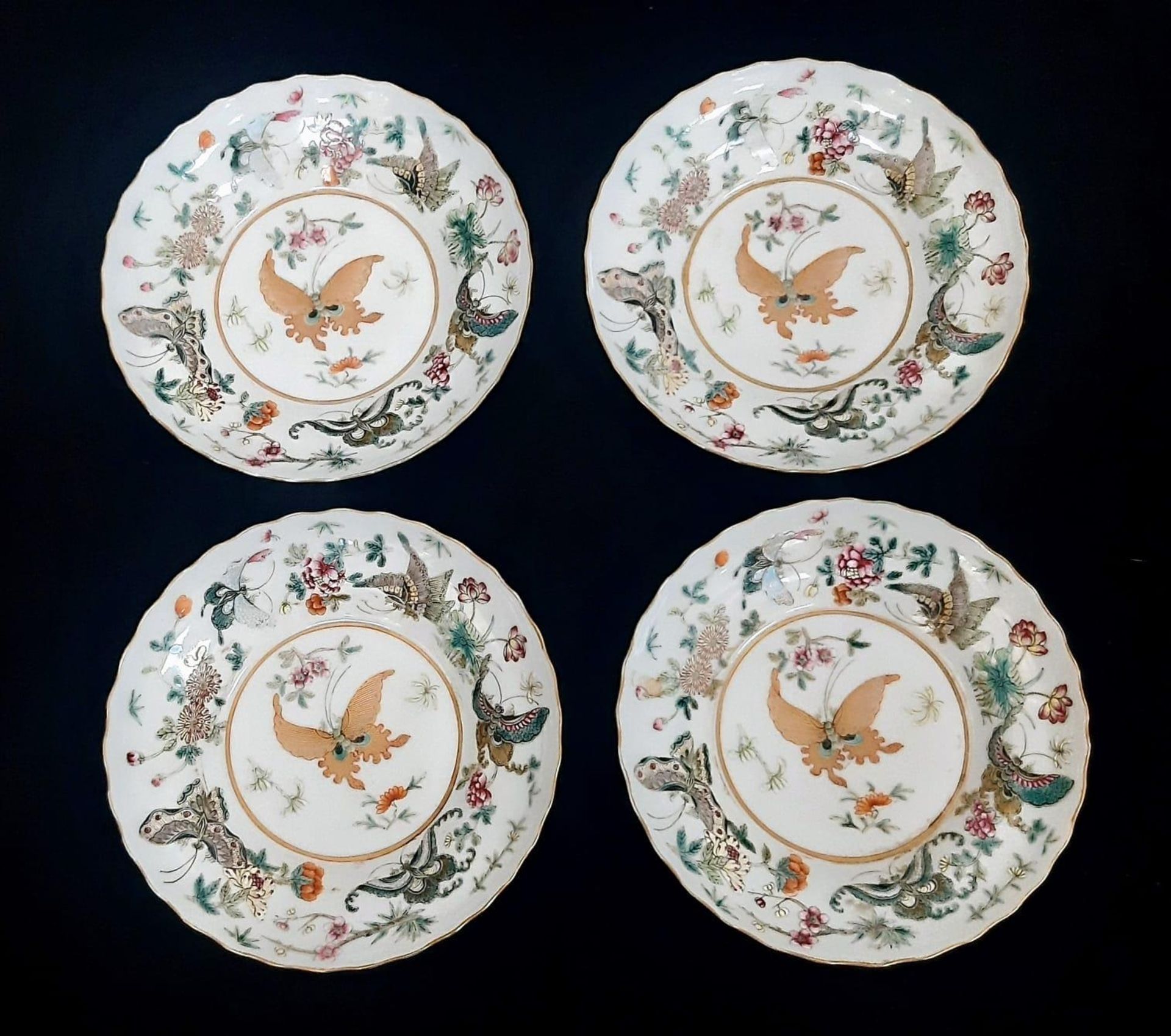 A set of 4 Daoguang (1820-1850) Era Dishes. Beautifully decorated with a iridescent floral &