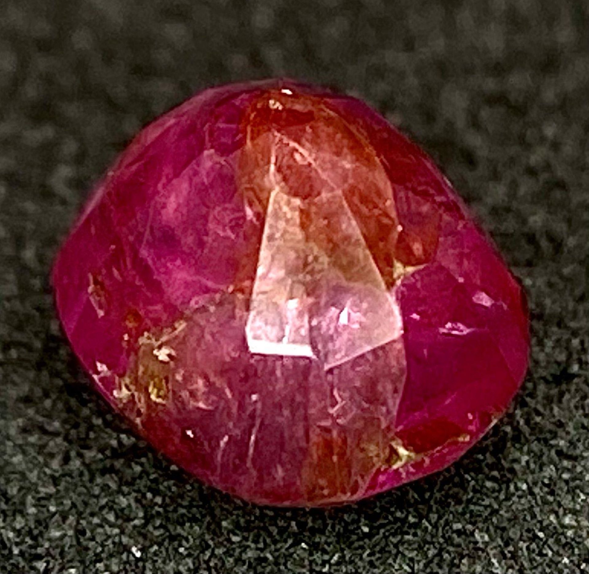 A 1.09ct Untreated Afghanistan Rare Pigeon Blood Red Ruby, in the Oval shape cut. Comes with the - Bild 3 aus 6