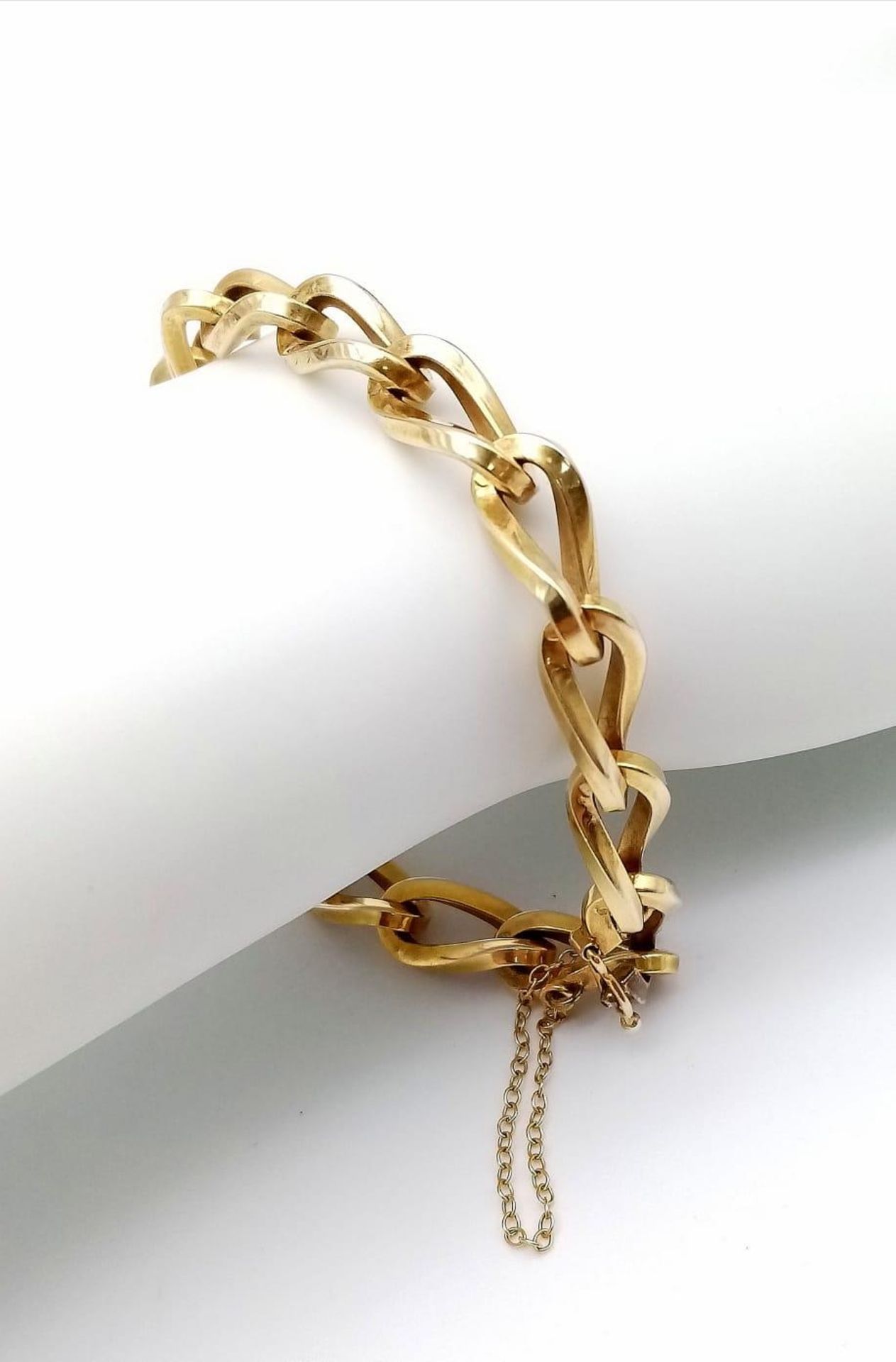 A Vintage Chunky 9K Yellow Gold Curb Link Bracelet. 19cm. 25.45g weight. - Image 5 of 5