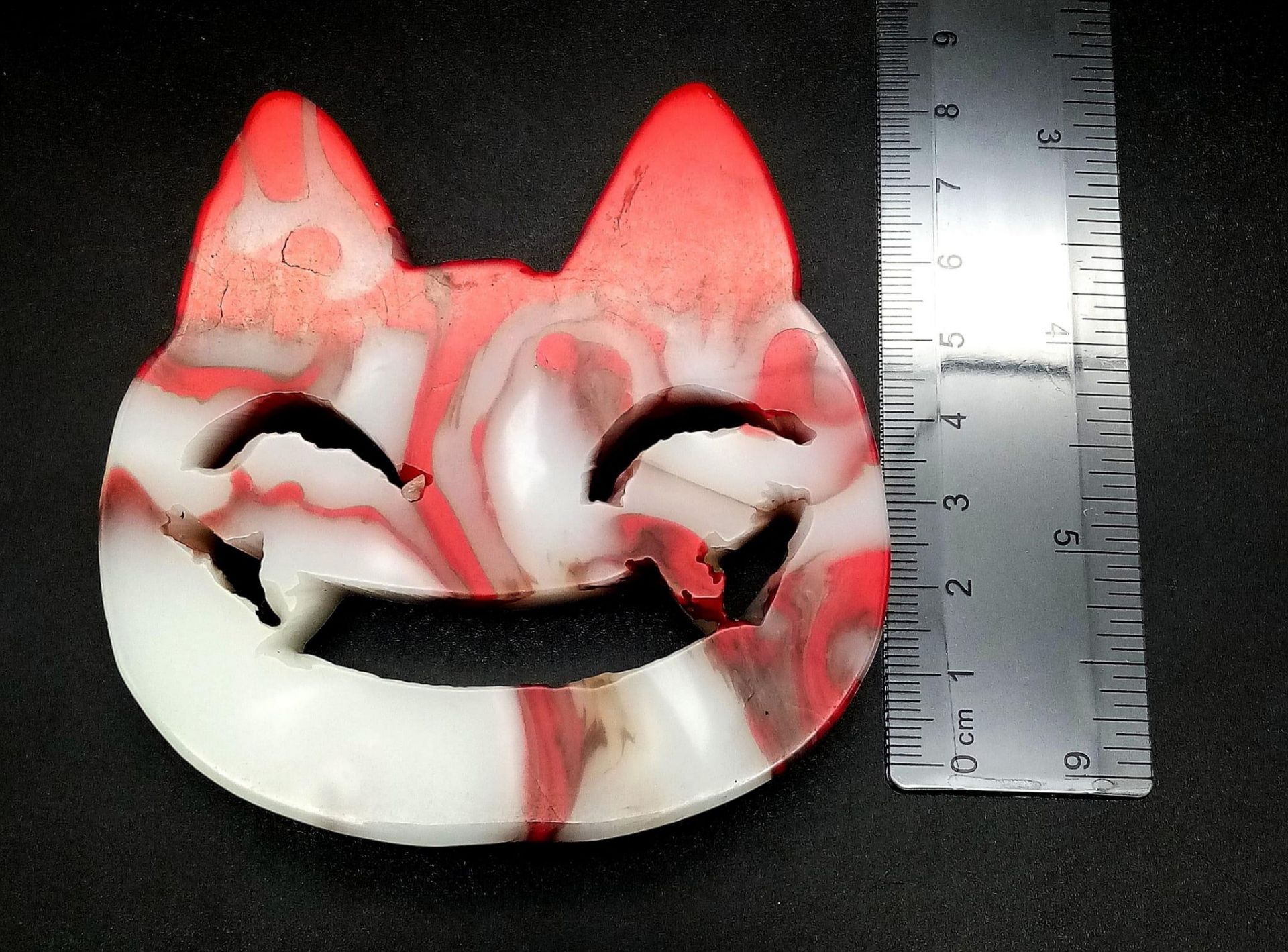 A Hand-Carved Natural Flame Agate Smiling Cheshire Cat Face. Ornament or paperweight. 8cm x 8cm. - Bild 4 aus 4