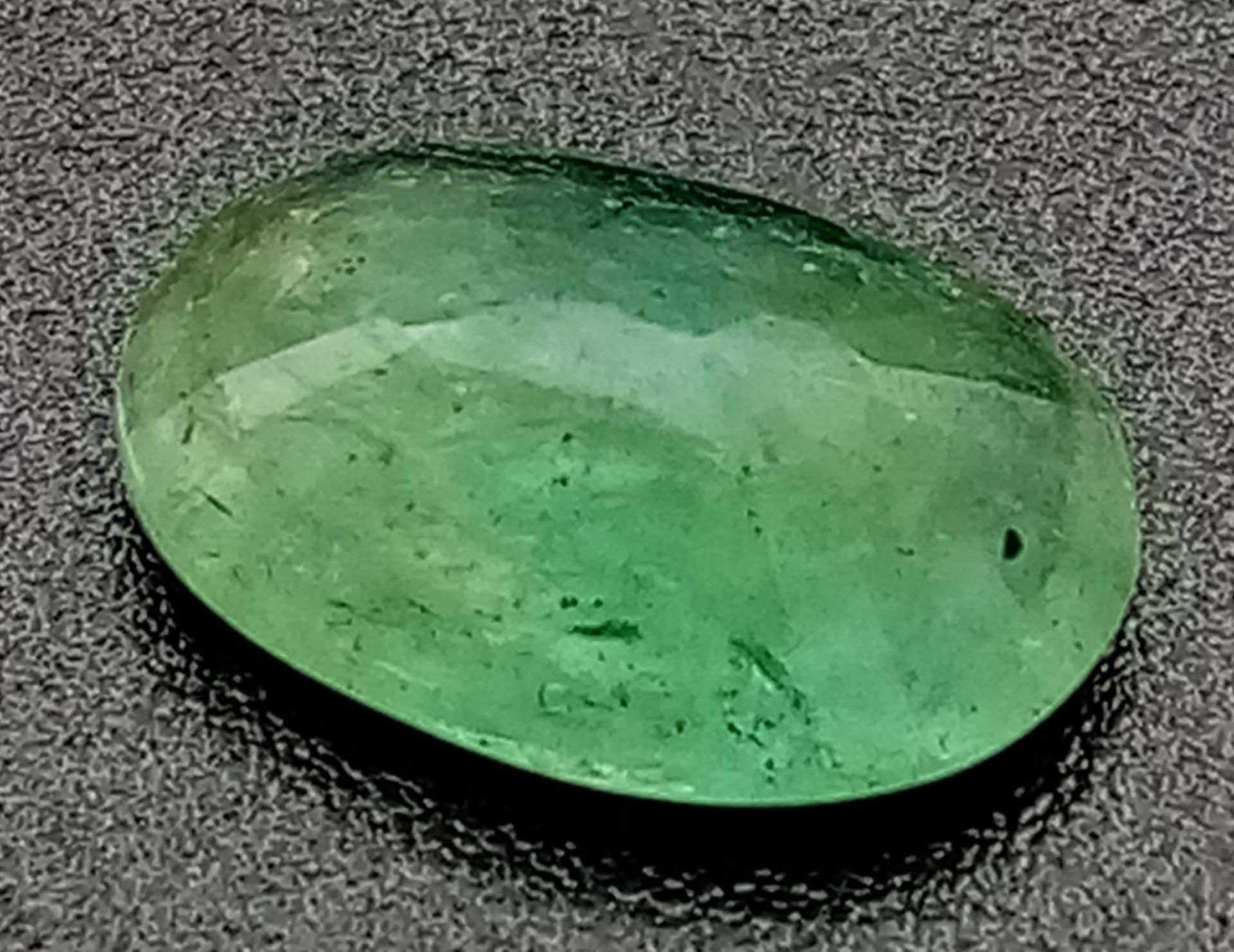 A 2.14ct Faceted Zambian Emerald Gemstone. Oval Shape. IGL&I Certified. - Image 2 of 4