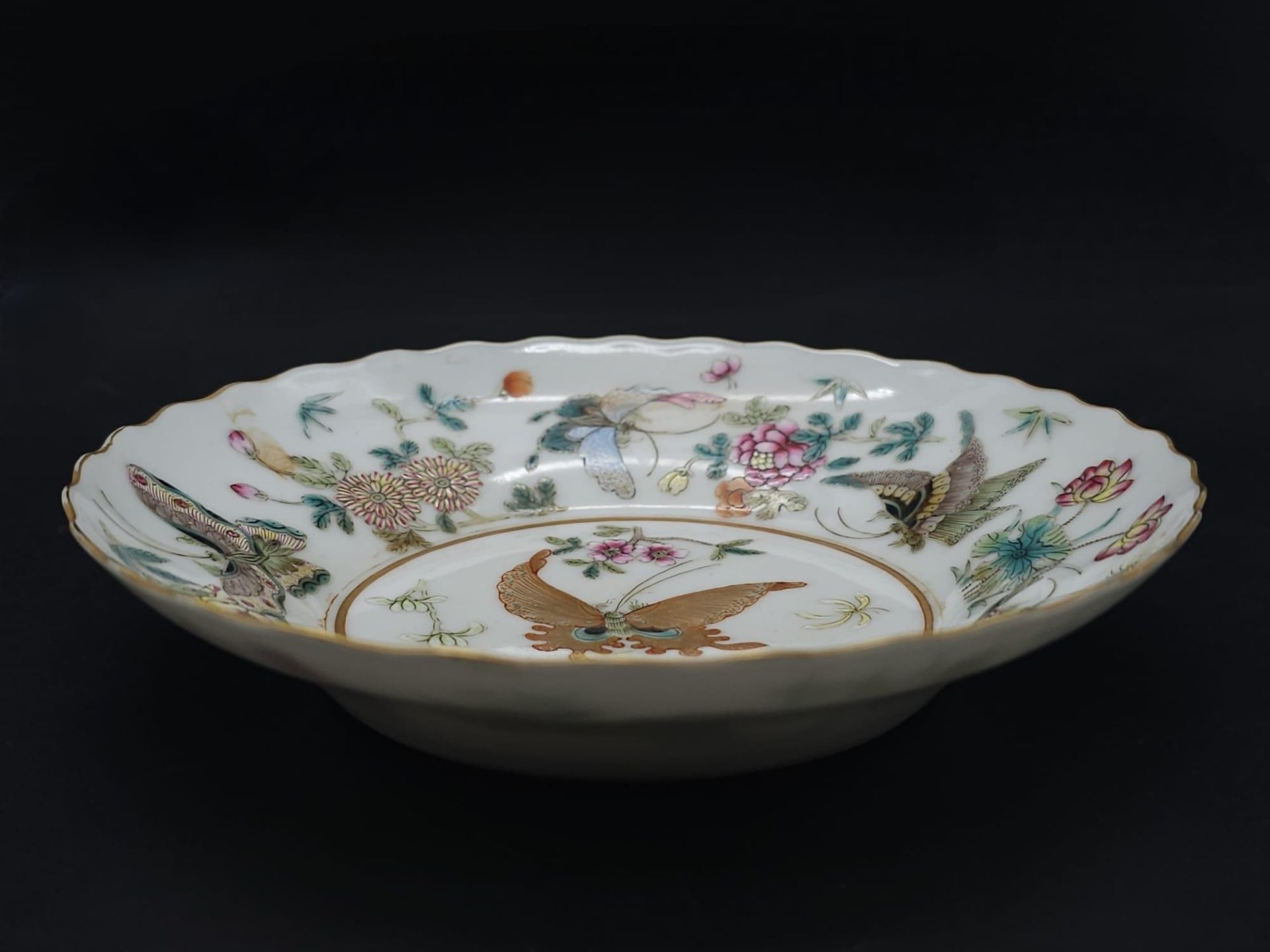 A set of 4 Daoguang (1820-1850) Era Dishes. Beautifully decorated with a iridescent floral & - Image 11 of 23