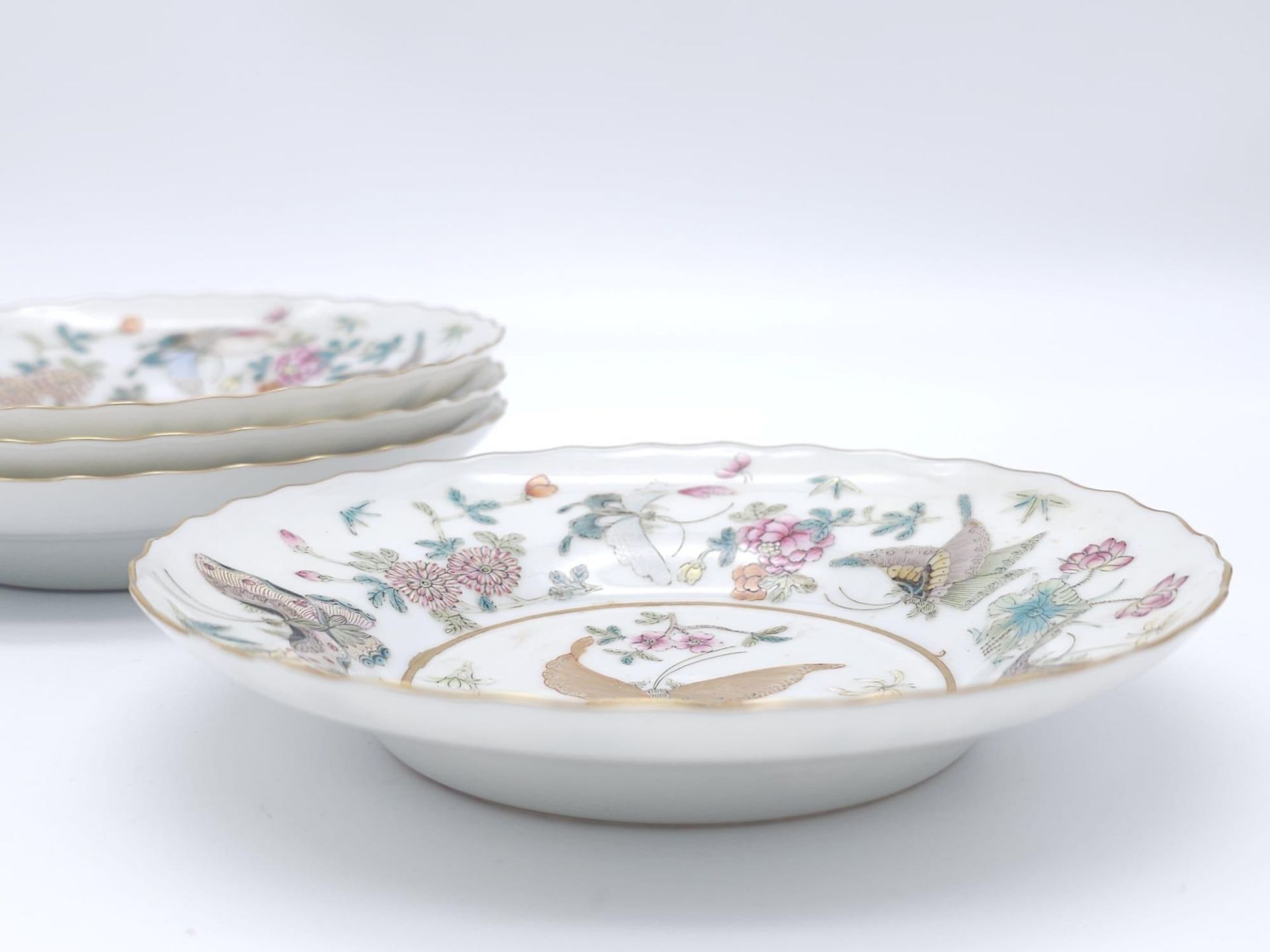 A set of 4 Daoguang (1820-1850) Era Dishes. Beautifully decorated with a iridescent floral & - Image 6 of 23