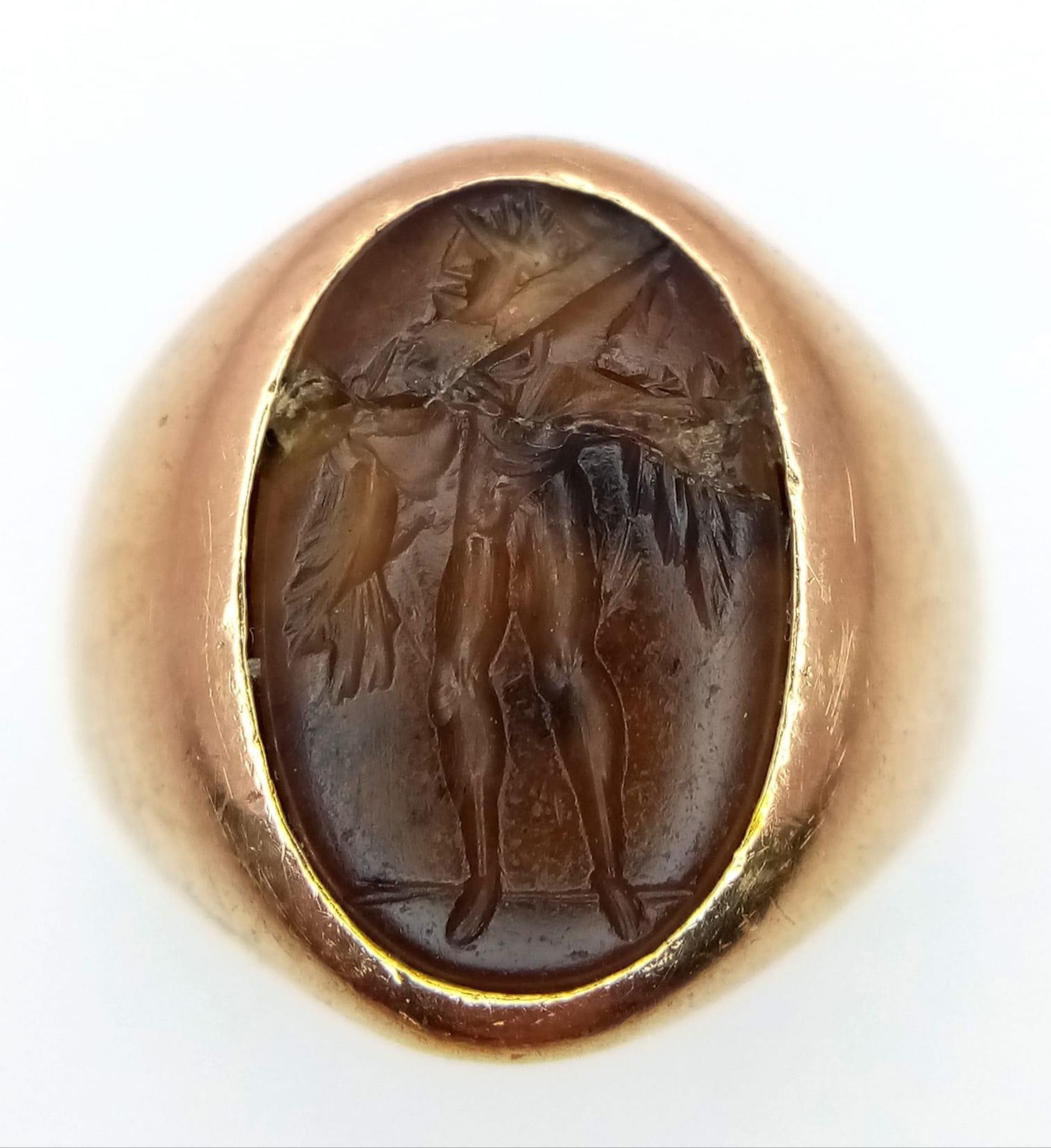A Vintage 18K Yellow Gold Carnelian Signet Ring. A carved central stone of what appears to be an