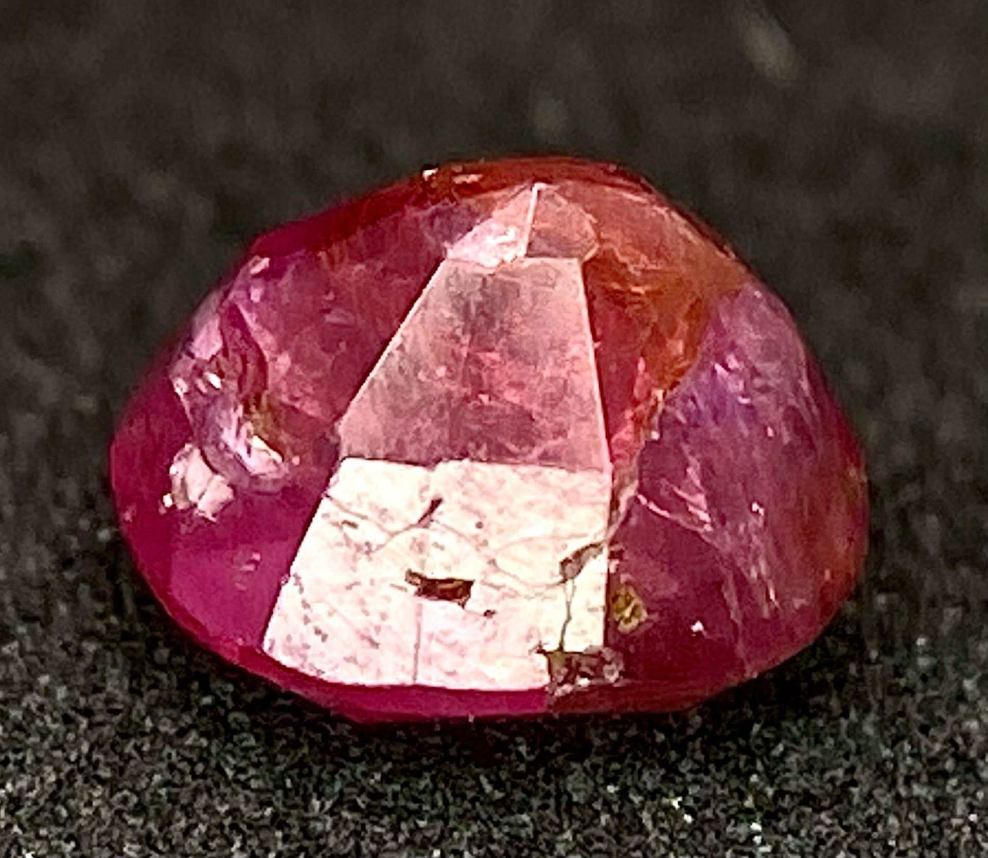 A 1.09ct Untreated Afghanistan Rare Pigeon Blood Red Ruby, in the Oval shape cut. Comes with the - Bild 2 aus 6