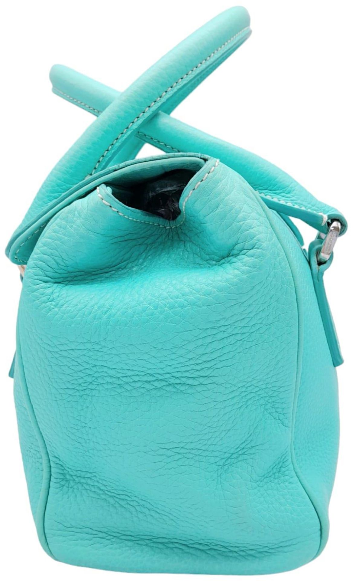 A Tiffany & Co. 'Manhattan' Satchel Handbag. The iconic 'Tiffany blue' leather exterior with - Bild 3 aus 11