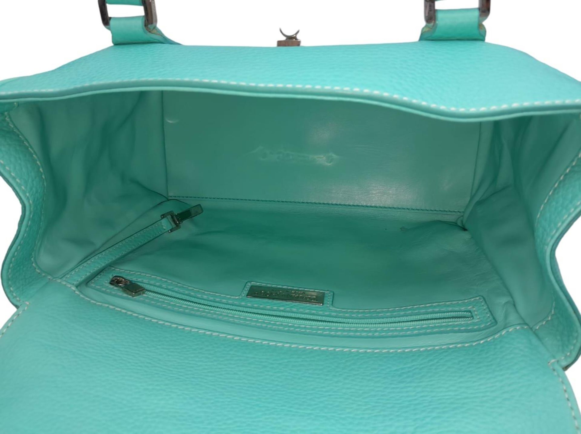 A Tiffany & Co. 'Manhattan' Satchel Handbag. The iconic 'Tiffany blue' leather exterior with - Bild 6 aus 11
