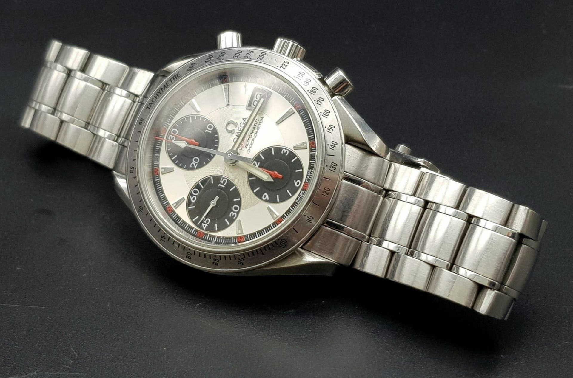 AN OMEGA "SPEEDMASTER"CHRONOMETER AUTOMATIC WITH 3 SUBDIALS AND DATE BOX IN ORIGINAL BOX . 40mm - Image 3 of 8