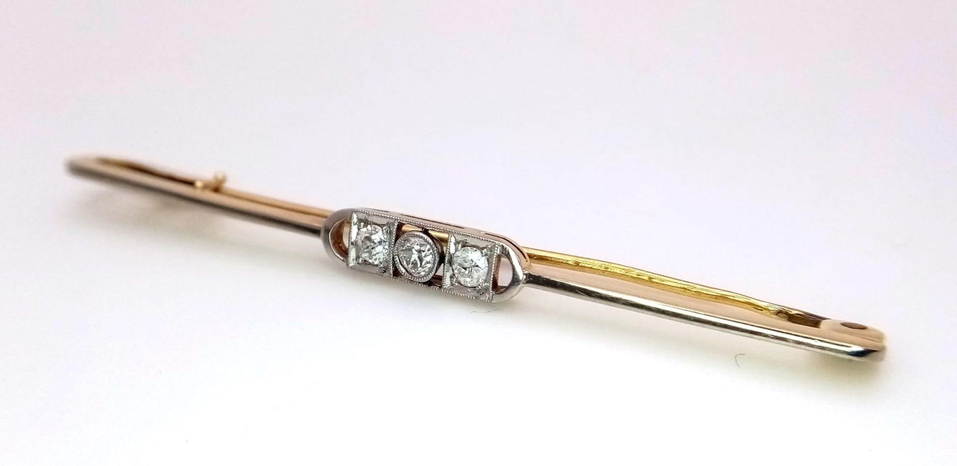 An 18k yellow gold diamond set tie pin with safety catch. 3.6g (dia:.30ct) - Image 3 of 4