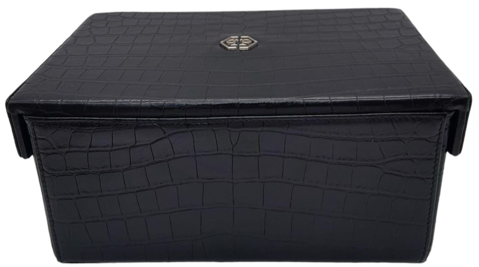 A Philipp Plein Handle Bag Statement. Crocodile Printed Patent Box Bag, Leather exterior, Leather - Bild 5 aus 11