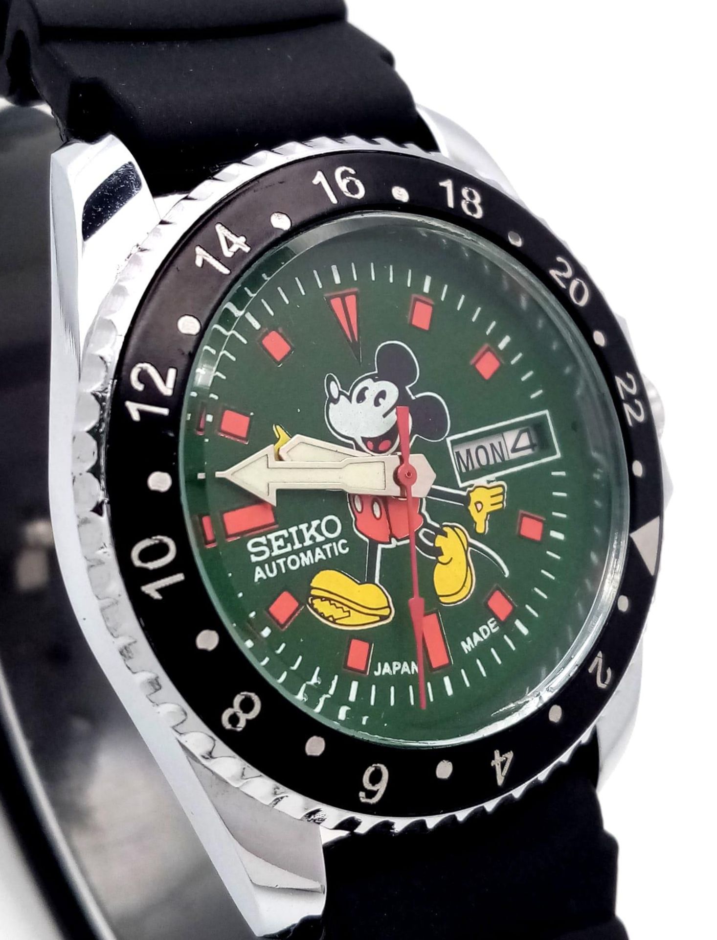 A Seiko Automatic Mickey Mouse Watch. Black rubber sport strap. Stainless steel case with black - Image 3 of 5