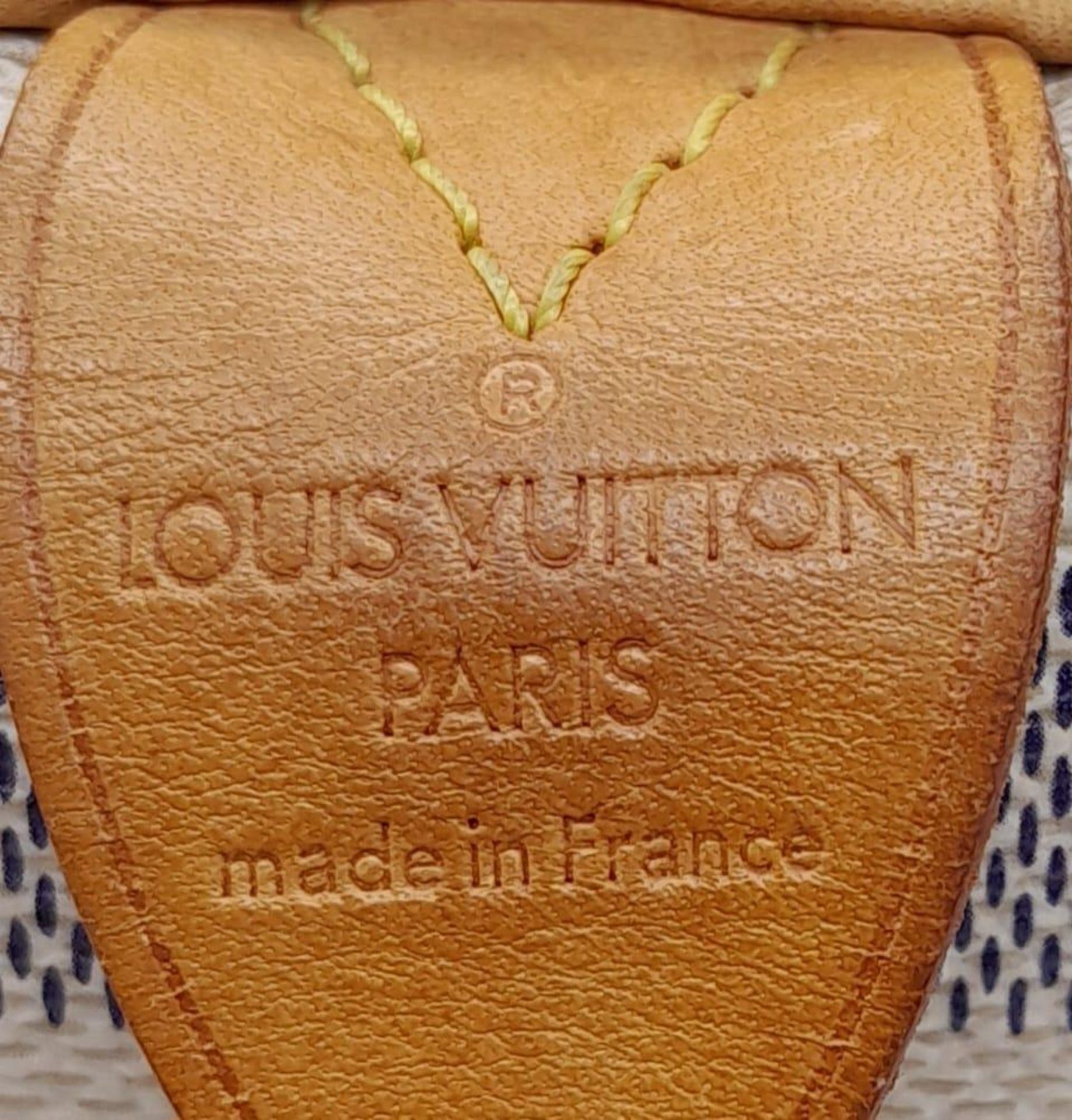 A Louis Vuitton White Canvas Damier Azur Speedy Handbag. Leather exterior, Rolled leather handles, a - Bild 7 aus 7