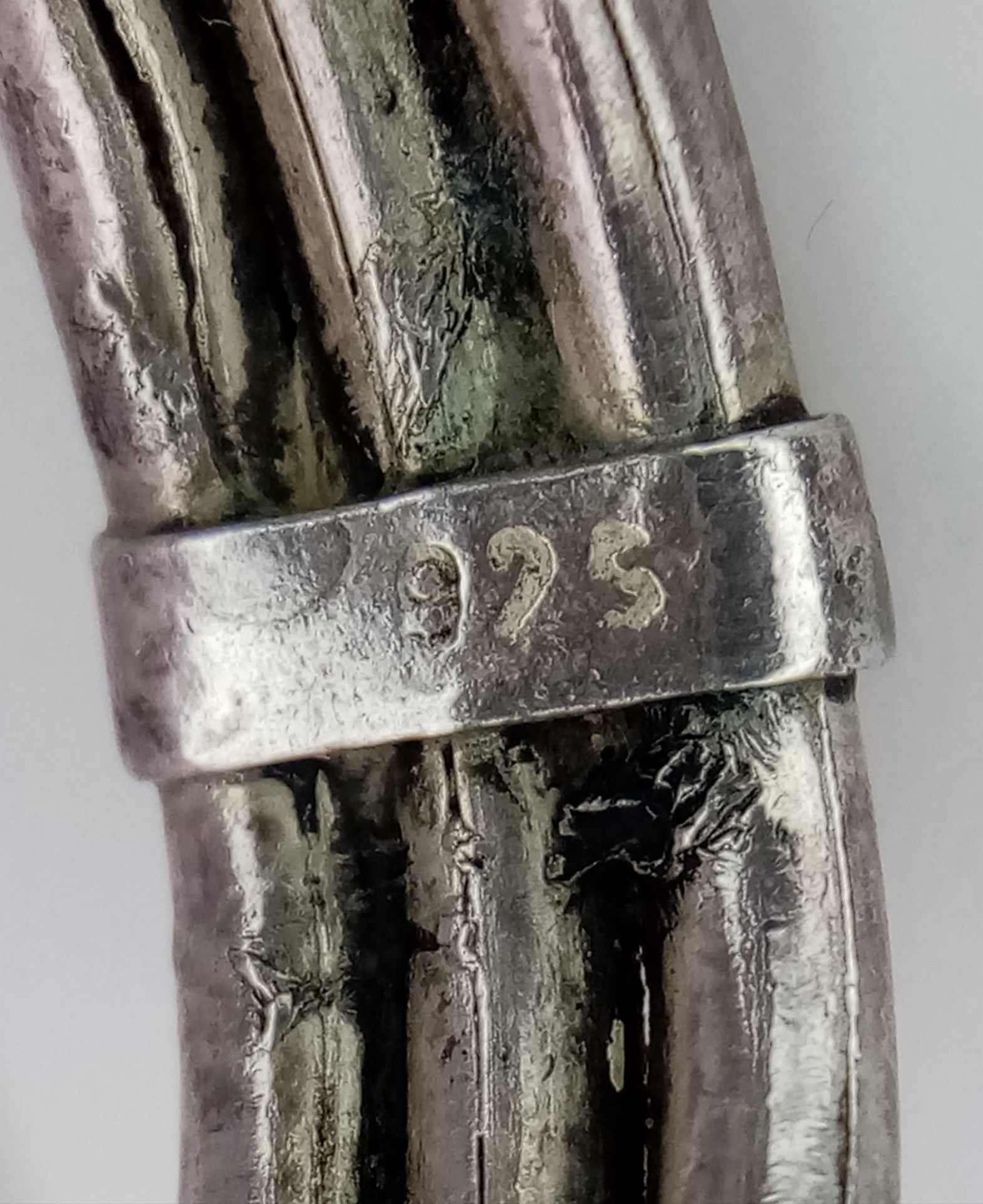 A vintage 925 silver rope designed triple band ring. Total weight 3.8G. Size N. - Image 5 of 5