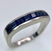 A 18K WHITE GOLD DIAMOND SAPPHIRE BAND RING. TOTAL WEIGHT 5.6G. SIZE K