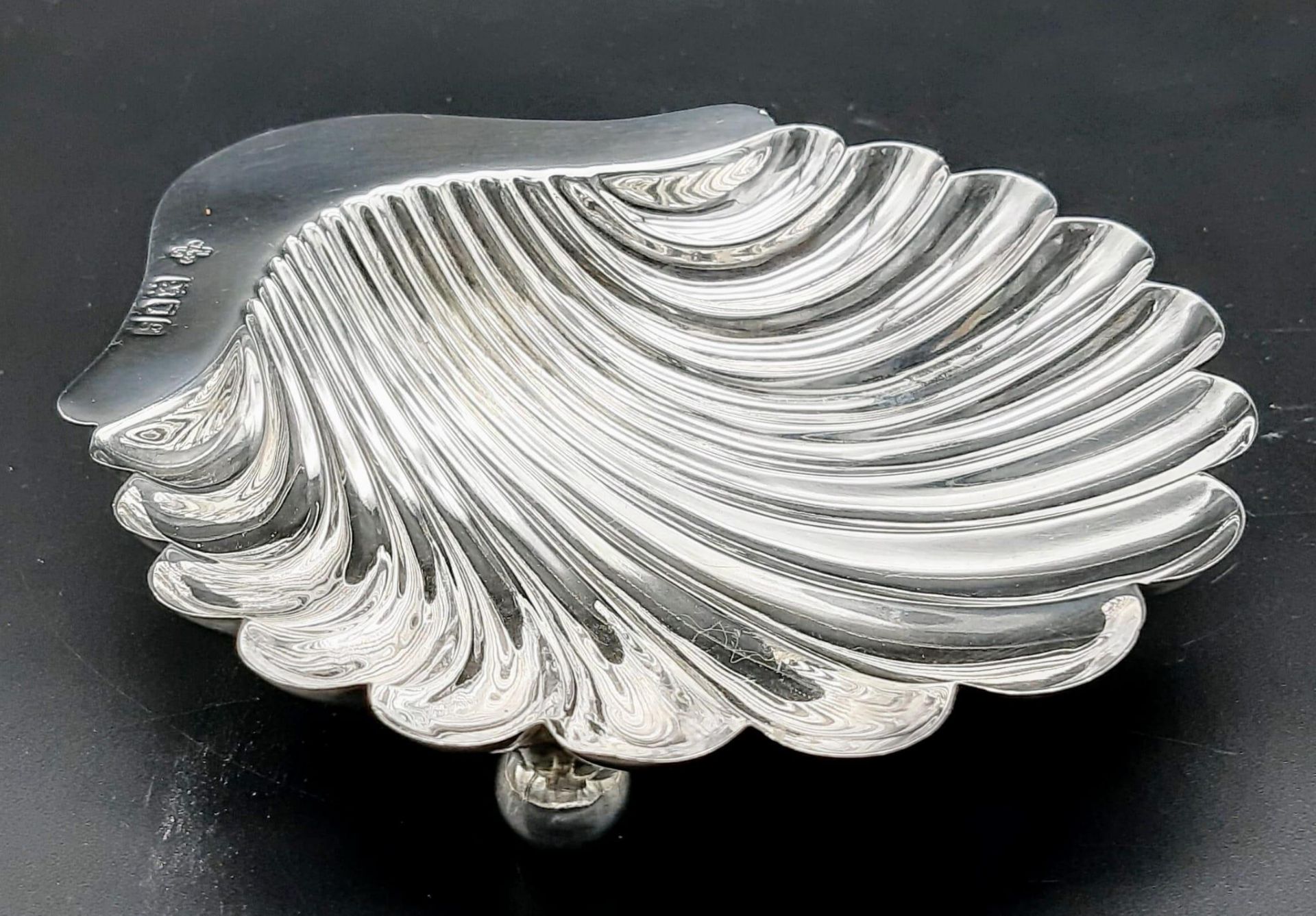 An Antique Sterling Silver Shell Dish - Hallmarks for London 1902. Makers mark of Horace Woodward. - Bild 2 aus 7