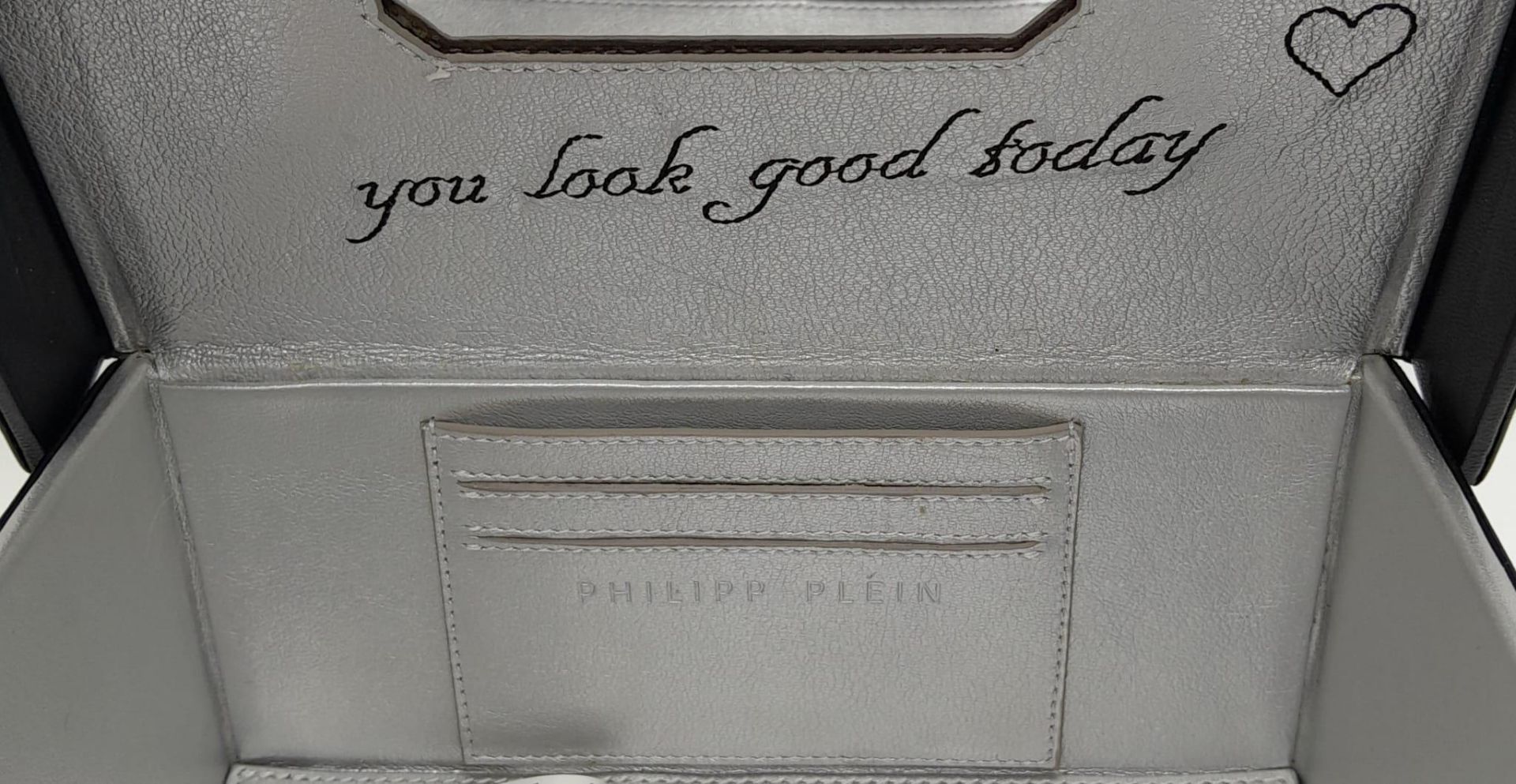 A Philipp Plein Handle Bag Statement. Crocodile Printed Patent Box Bag, Leather exterior, Leather - Bild 7 aus 11