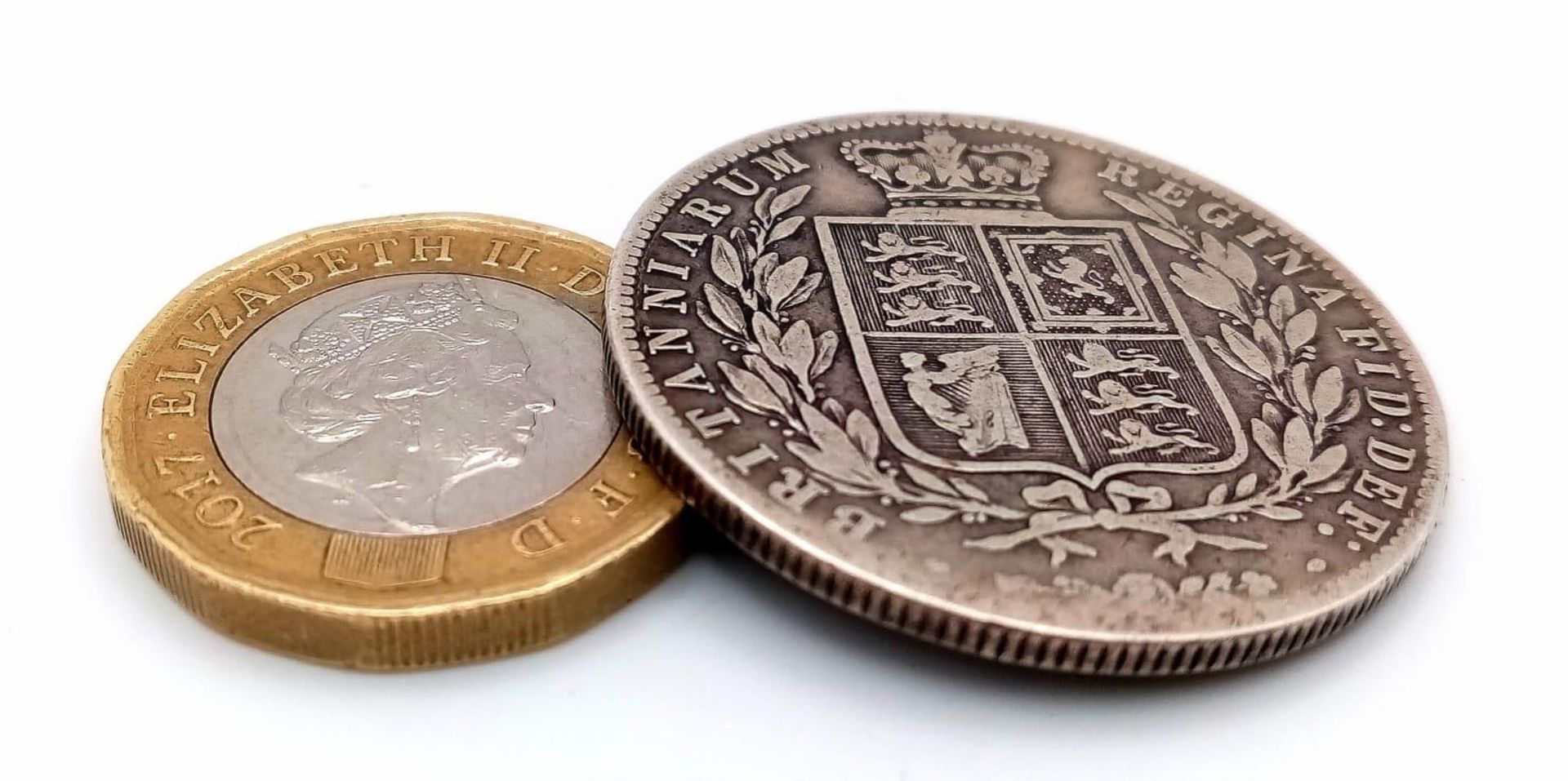 A Scarce Very Good to Fine Condition 1875 Queen Victoria Young Head Half Crown Coin. 13.76 Grams - Bild 2 aus 2