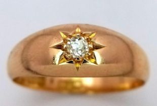 AN ANTIQUE 18K YELLOW GOLD GYPSY STYLE DIAMOND RING, WITH AN OLD CUT DIAMOND, WEIGHT 3.8G SIZE Q,