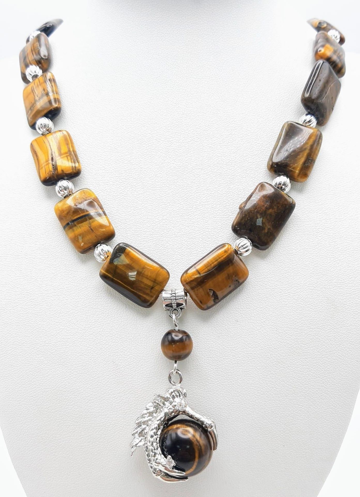 A substantial tiger’s eye necklace and earrings set with eagle claw pendants, beads 20 x 15 x 7 - Image 2 of 4