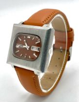 A Vintage Seiko 5 Automatic Gents Watch. Brown leather strap. Stainless steel 'TV' Style case - 37mm