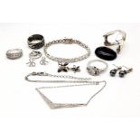 SELECTION OF 10 SILVER ITEMS 2 PAIRS OF EARRINGS, 2 PENDANTS, 4 RINGS, 1 BRACELET AND 1 NECKLACE