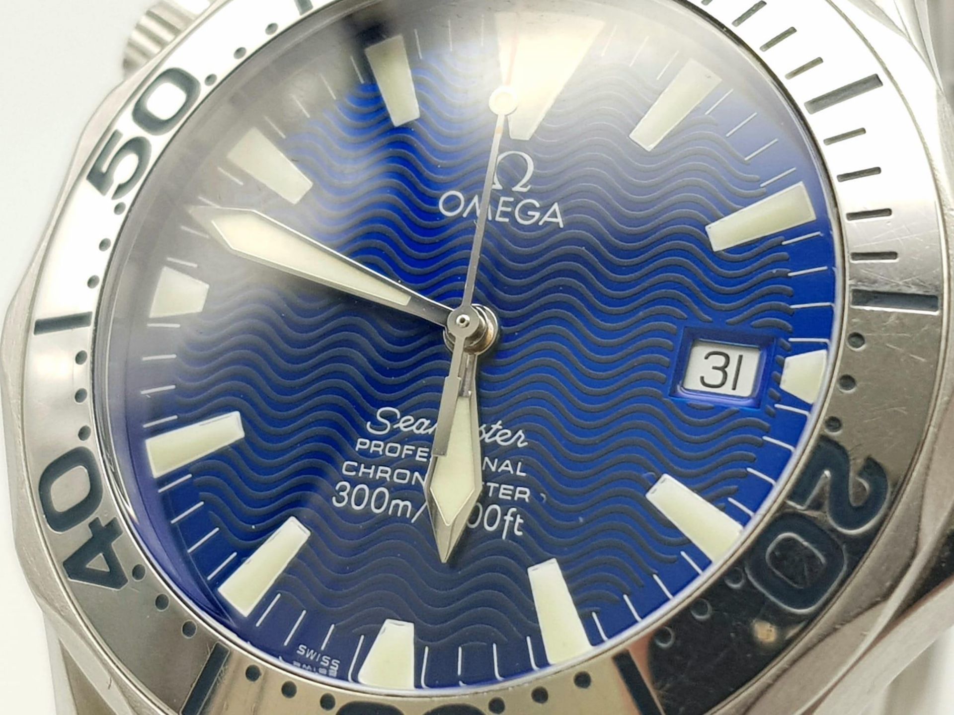 A Stylish Omega Seamaster Professional 300M Gents Watch. Stainless steel bracelet and case - 41mm. - Image 4 of 7