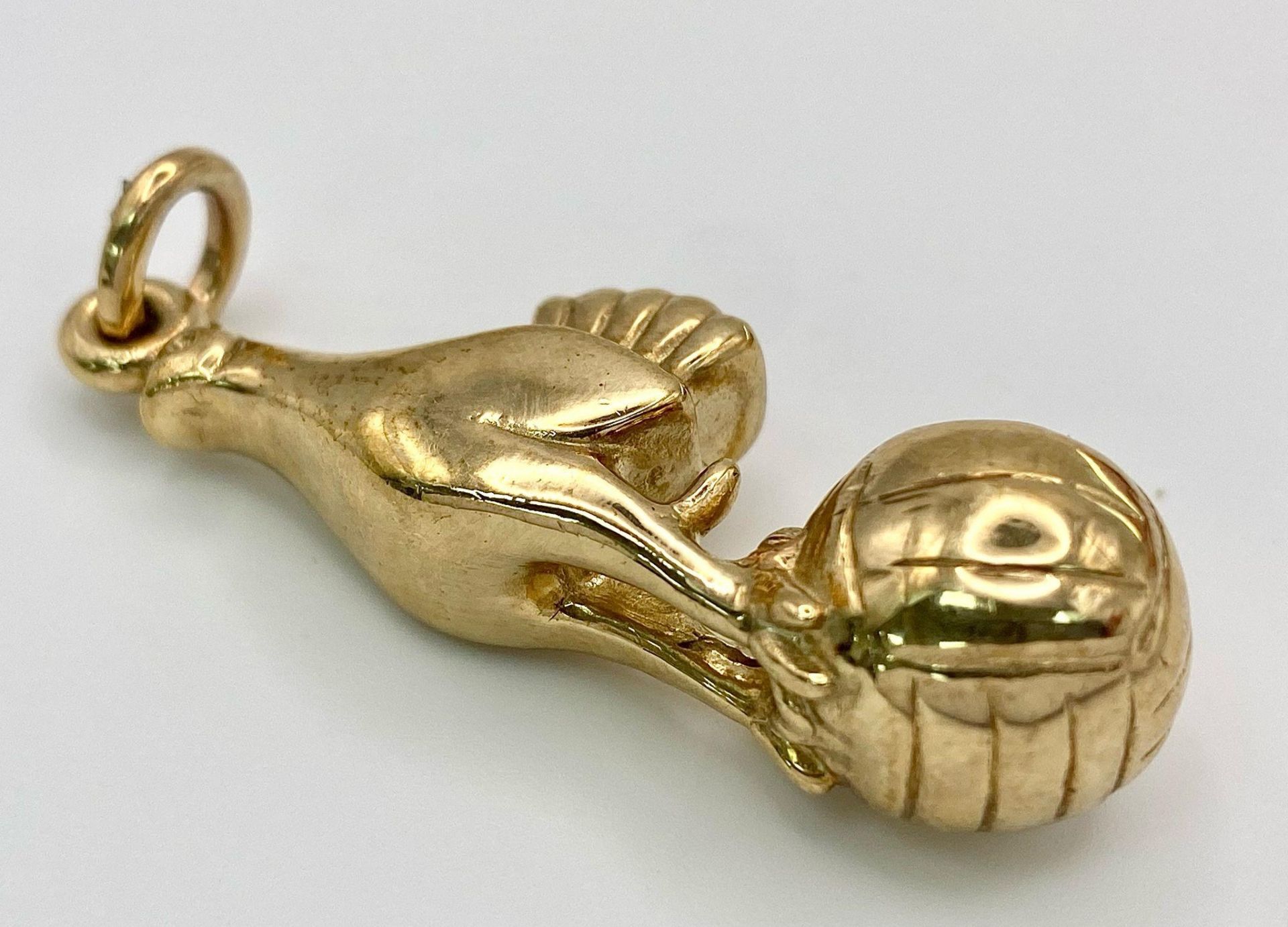 A 9K YELLOW GOLD SOLID HEAVY TOTTENHAM HOTSPURS COCKEREL PENDANT. TOTAL WEIGHT 36.1G - Image 3 of 5