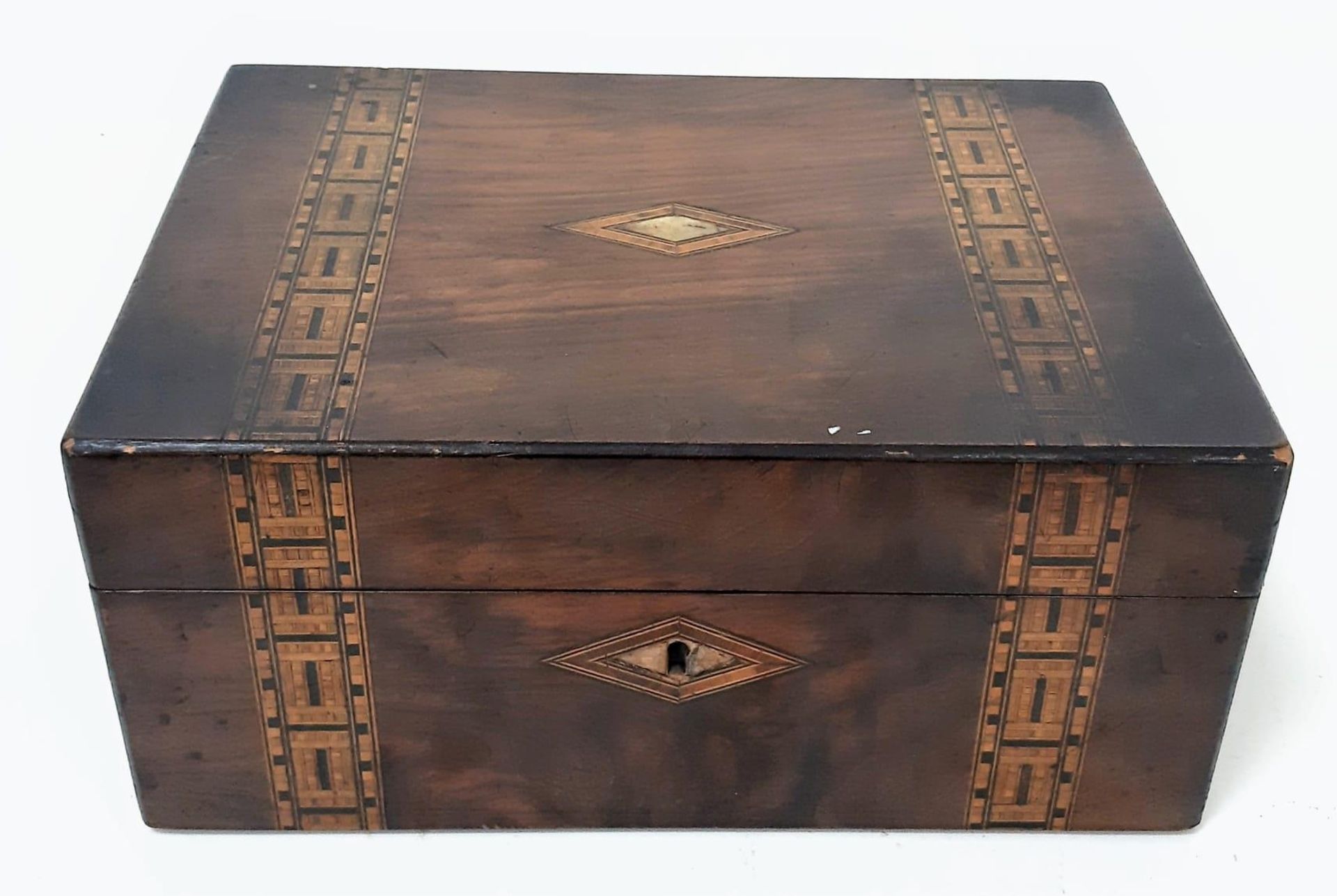 A BEAUTIFULLY INLAID WOODEN BOX 30 X 21 X 13cms WITH MOTHER OF PEARL INLAY TO TOPSIDE. INTERIOR NEED - Image 4 of 9