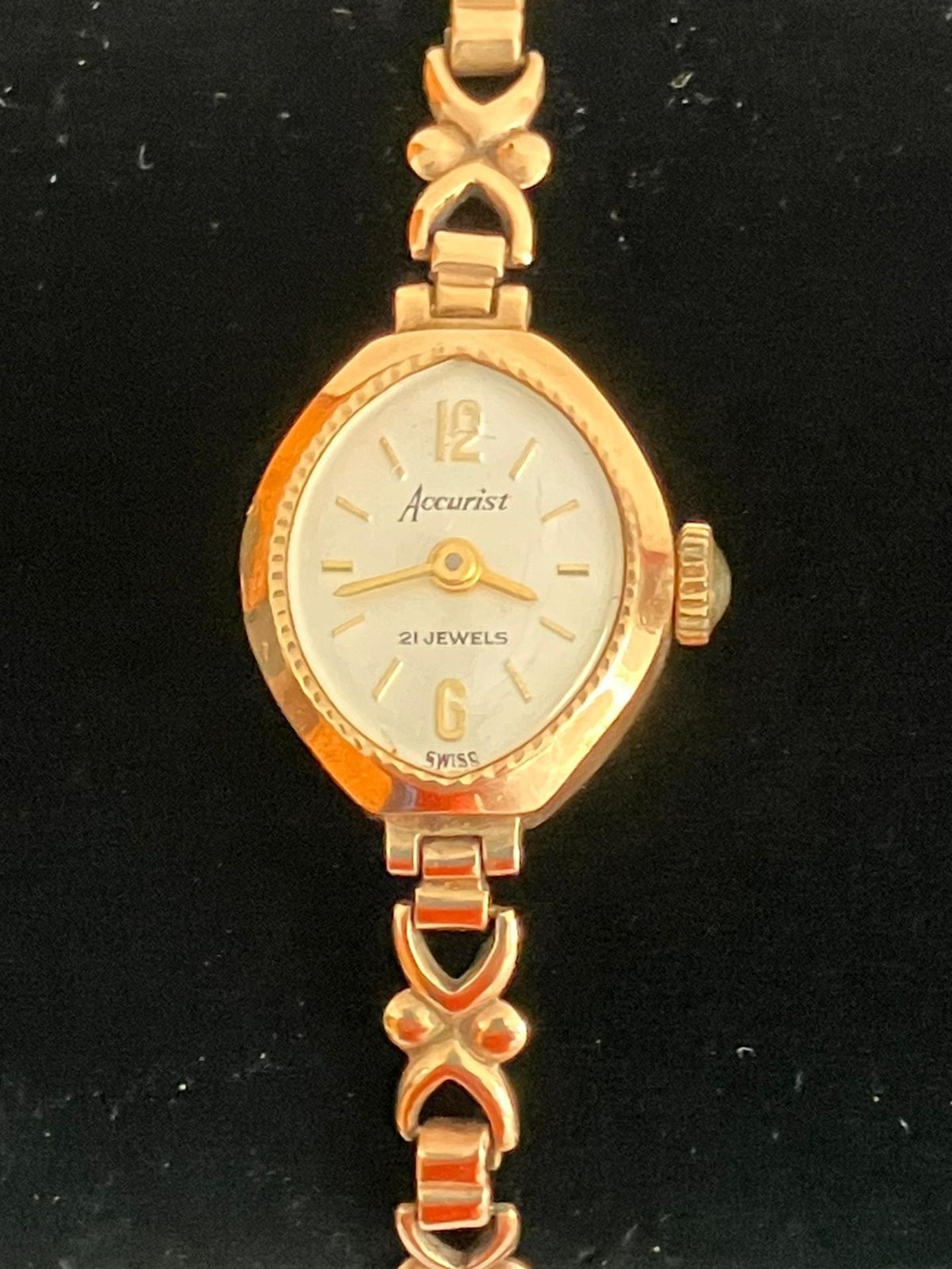 Ladies vintage 9 carat GOLD ACCURIST WRISTWATCH WITH 9 carat GOLD BRACELET STRAP.UK hallmark. Manual - Bild 3 aus 3