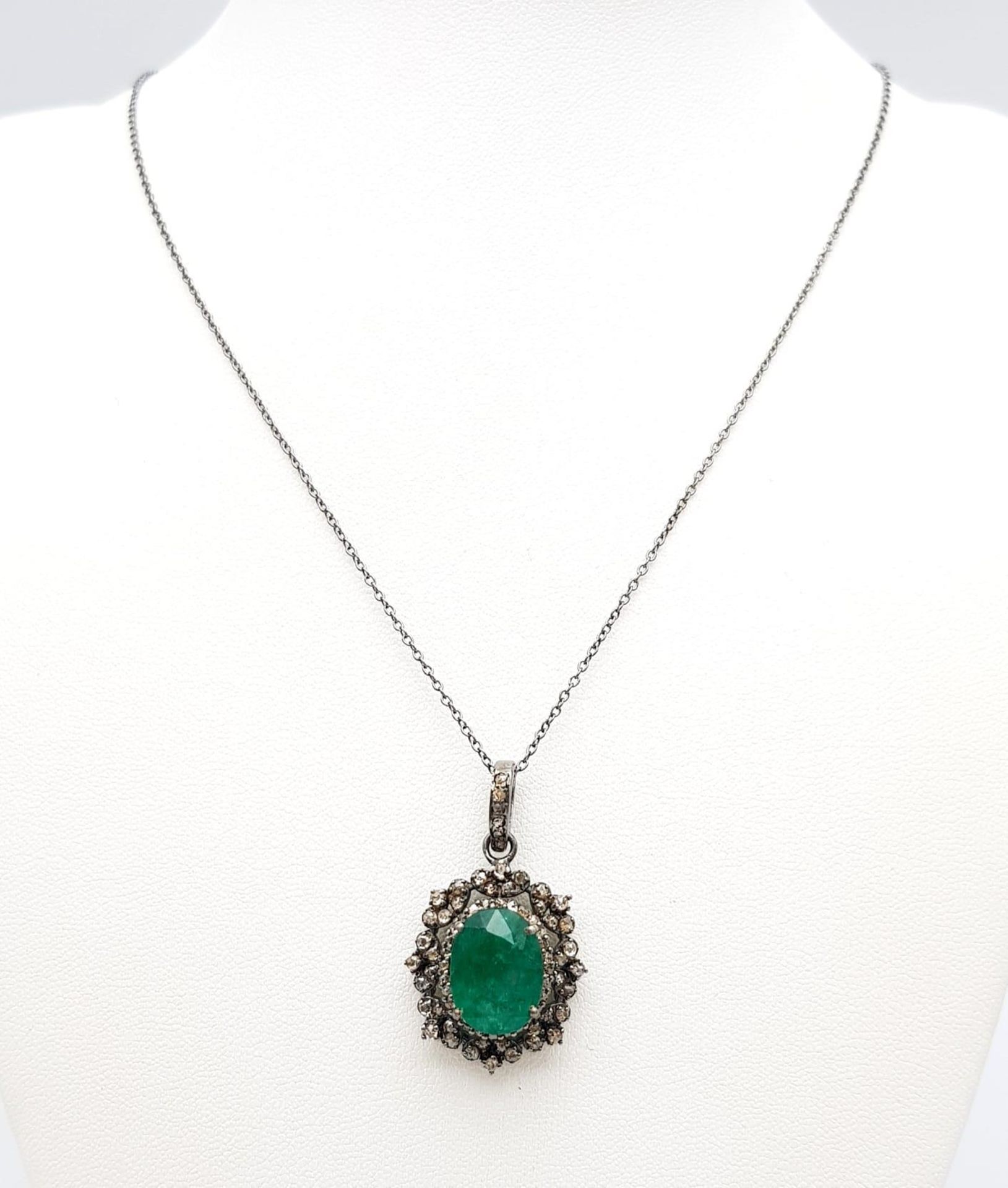 An Emerald Pendant with Diamond Surround on 925 Silver and Silver Chain. 6.90ct emerald, 1.25ctw - Image 2 of 9