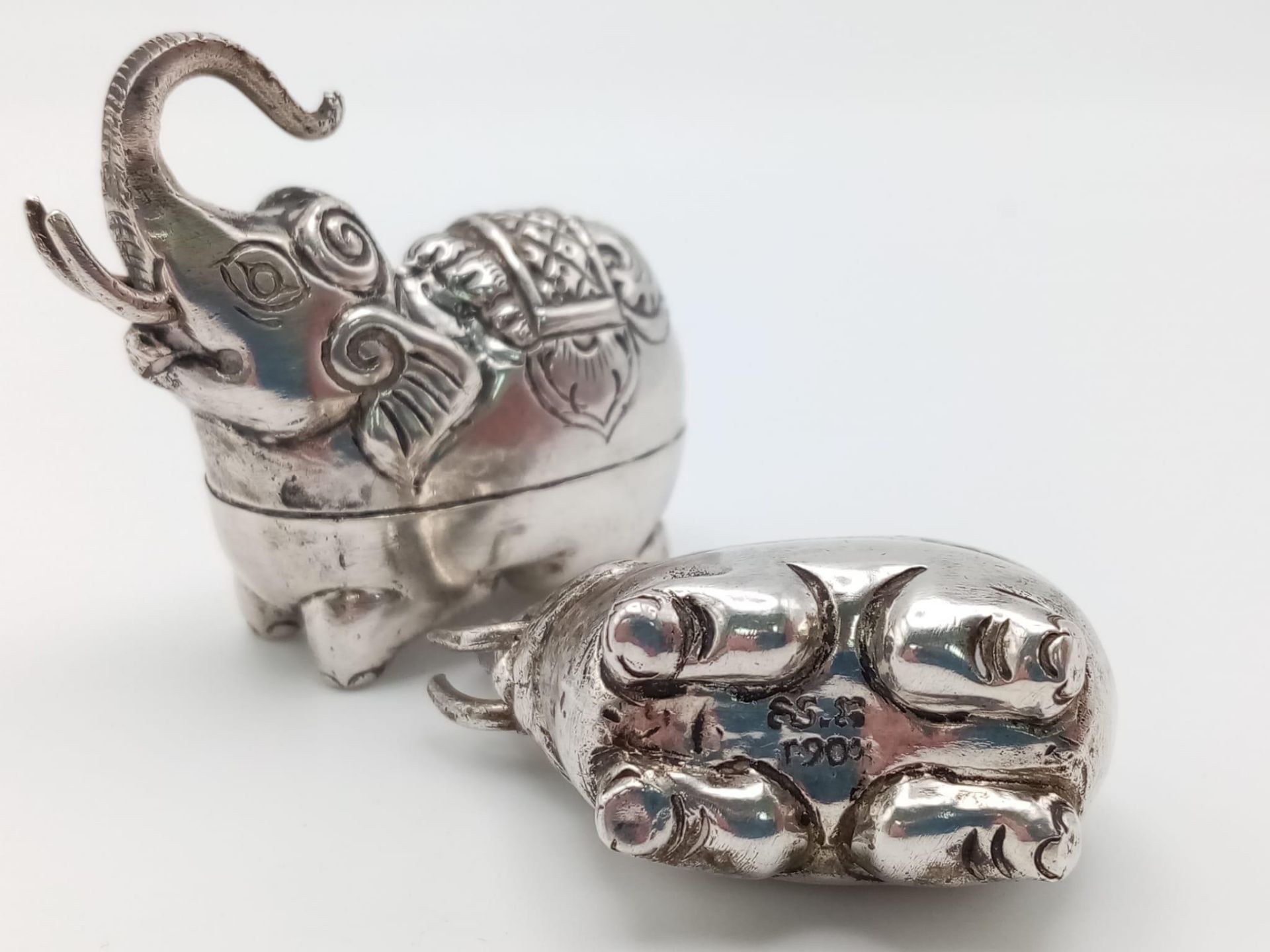A pair of antique Cambodian silver elephant betel nut boxes. Made in the traditional Khmer silver - Image 2 of 6