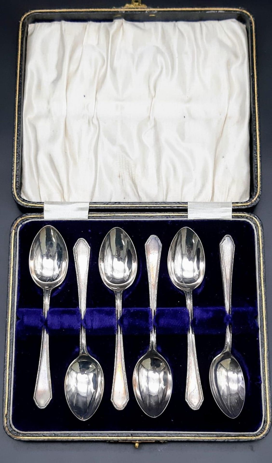 A collection of 6 antique sterling silver tea spoons. Full hallmark Birmingham, 1928. Total weight