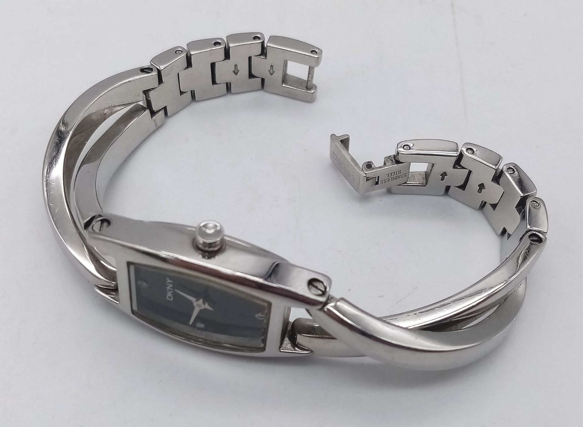 A Designer DKNY Quartz Ladies Watch Stainless steel bracelet and case - 18mm. Black dial. In working - Bild 2 aus 5