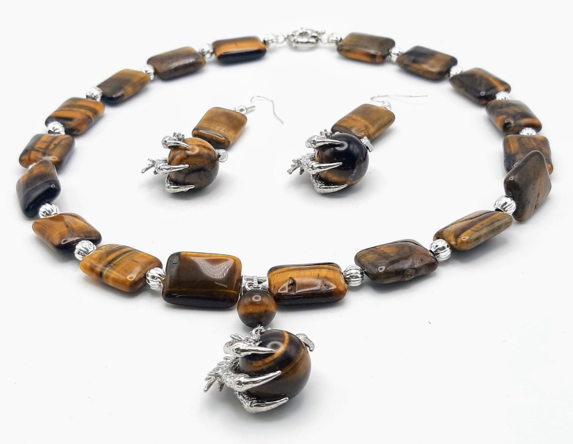 A substantial tiger’s eye necklace and earrings set with eagle claw pendants, beads 20 x 15 x 7 - Image 4 of 4